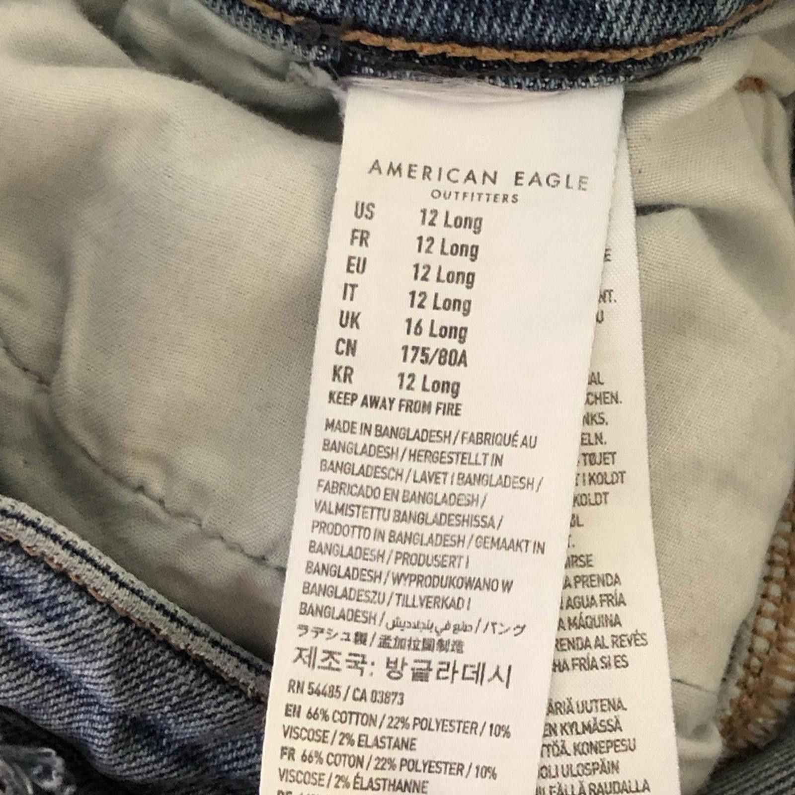American Eagle Outfitters 12L American Eagle High-Rise Distressed Blue Mom Jeans Size 34" / US 12 / IT 48 - 8 Thumbnail