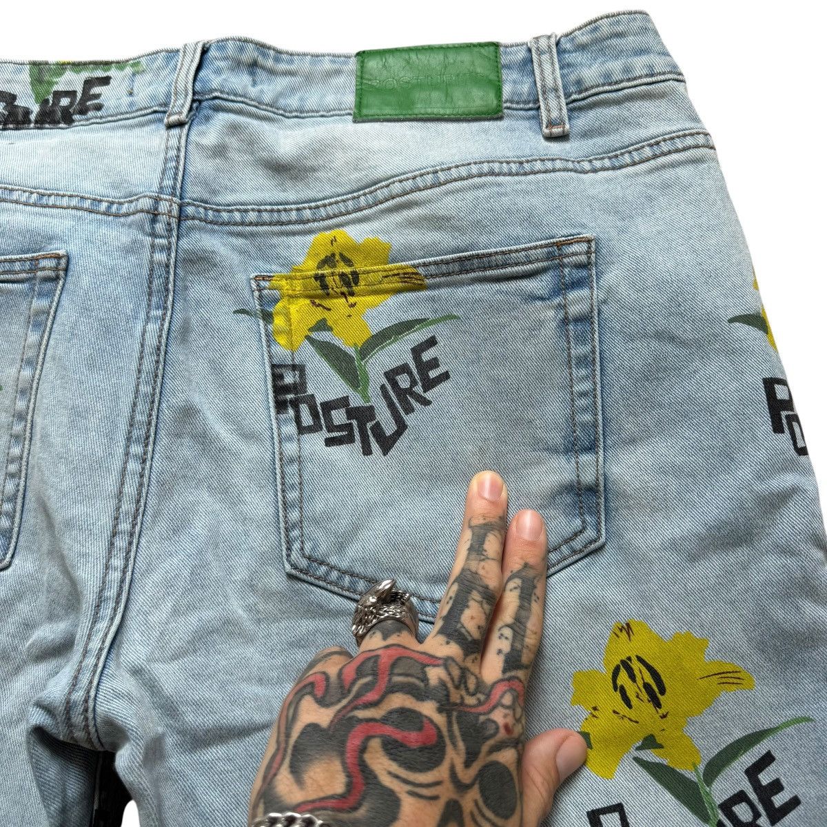 Vintage Posture Apparel Lifes A Garden all over print denim pants Size US 36 / EU 52 - 7 Thumbnail