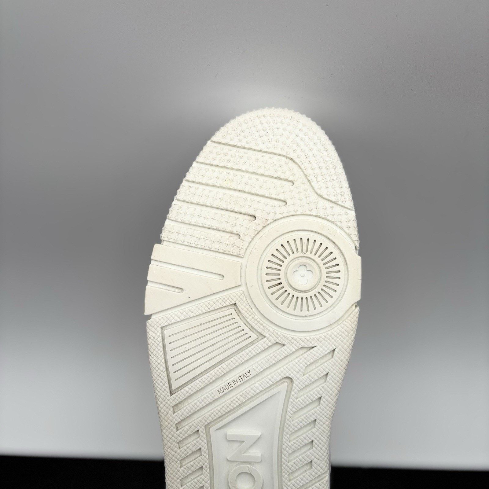 Louis Vuitton Louis Vuitton Trainer ' White ' | EXCELLENT CONDITION! Size US 8.5 / EU 41-42 - 12 Thumbnail