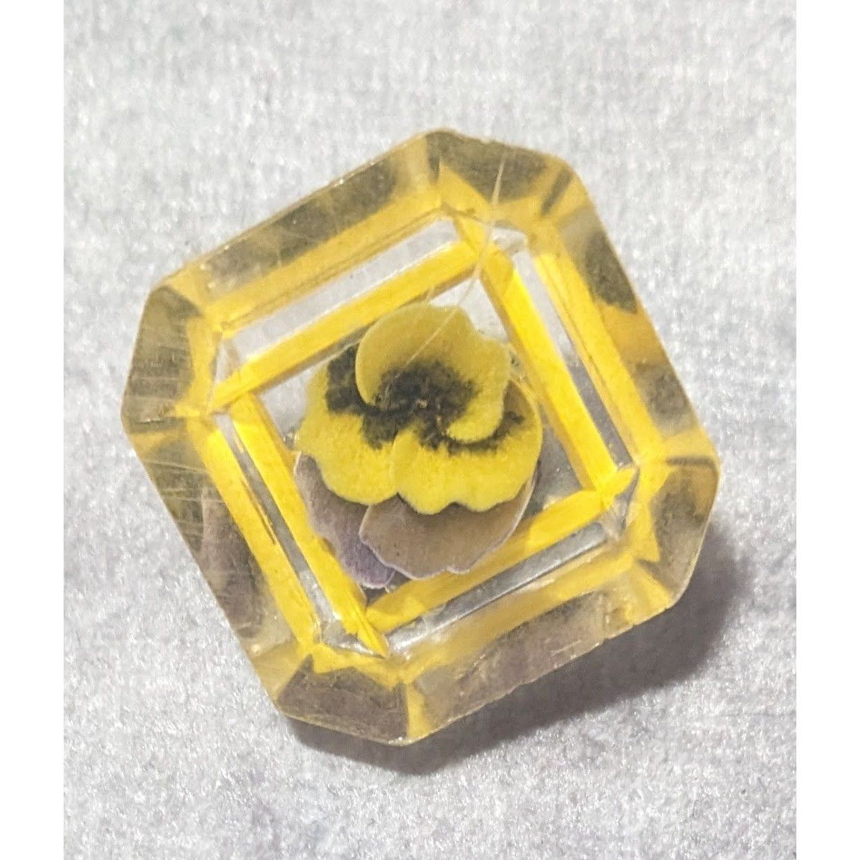 Other Vintage Floral Lucite 3D Encased Pansy Brooch Size ONE SIZE - 3 Thumbnail
