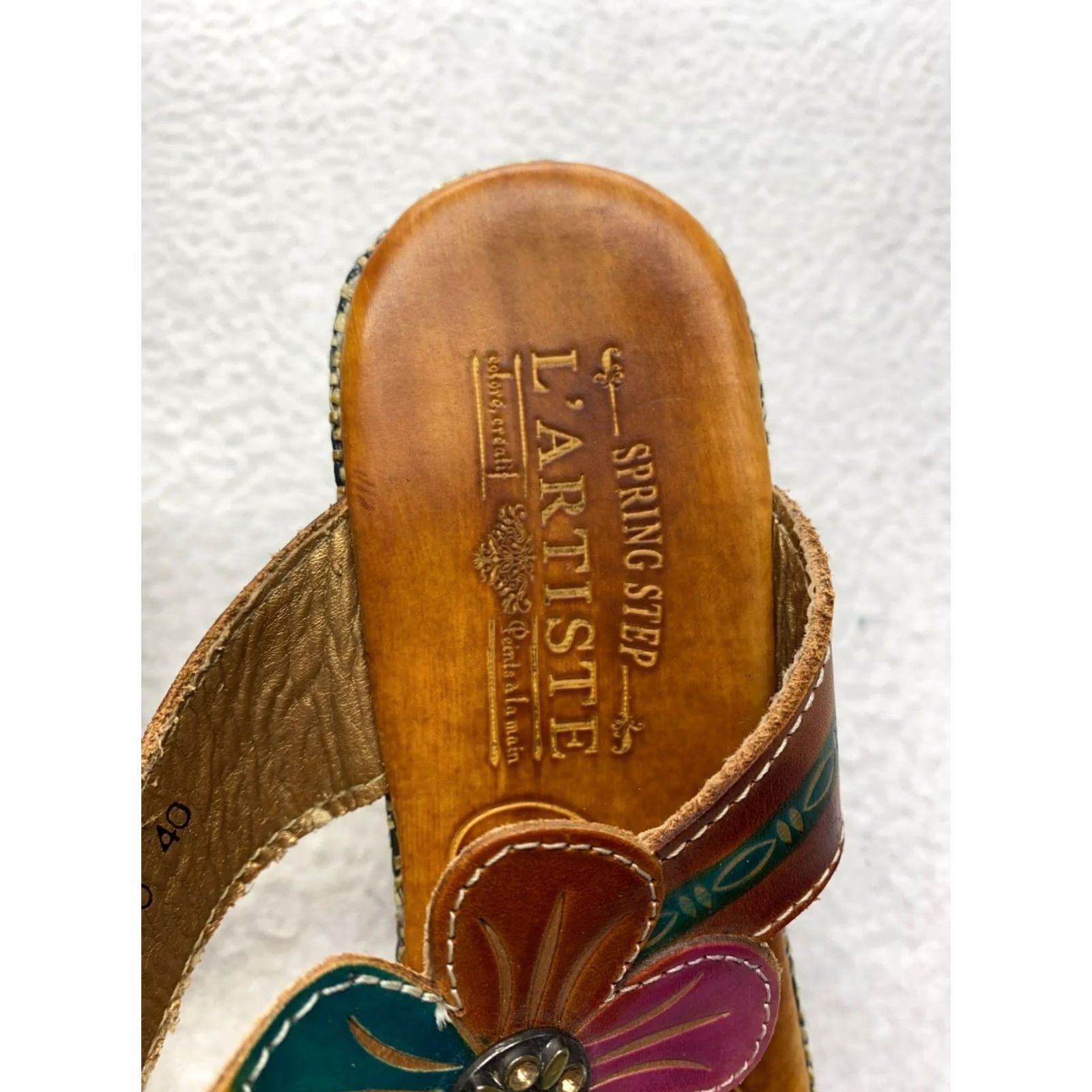 Vintage L’artiste Sandals Women's Brown Leather Wedge Strappy Flower Design 7.5 US Sandal Vint? Size US 8 / IT 38 - 6 Thumbnail