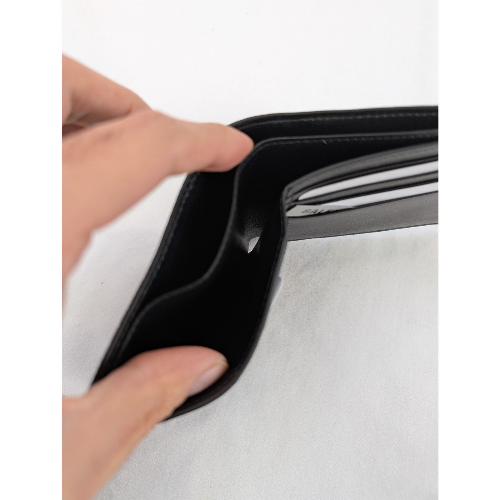 Balenciaga o1rshd1 Size: OS / Men's Wallet in Black Size ONE SIZE - 9 Thumbnail