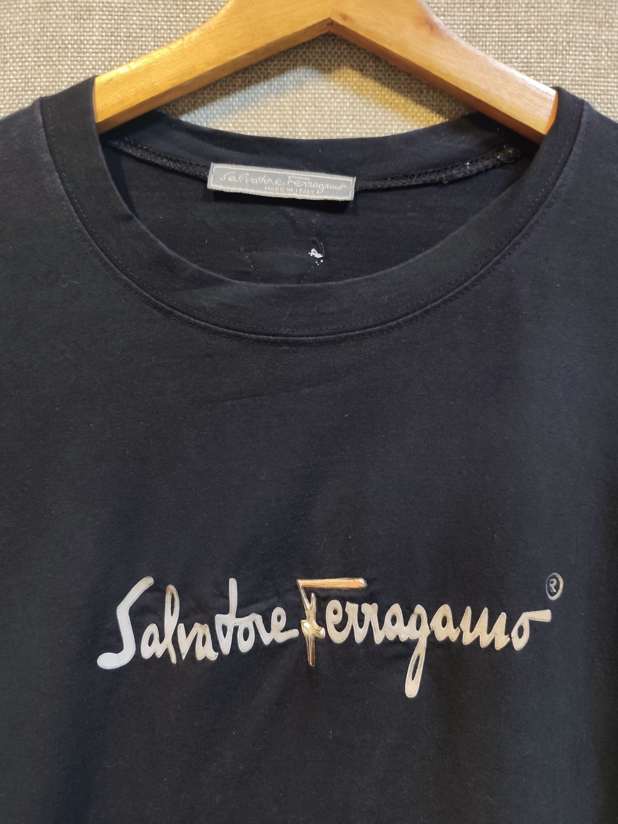 Salvatore Ferragamo Vtg Salvatore Ferragamo Script Logo T-Shirt Made In Italy Size US L / EU 52-54 / 3 - 6 Thumbnail