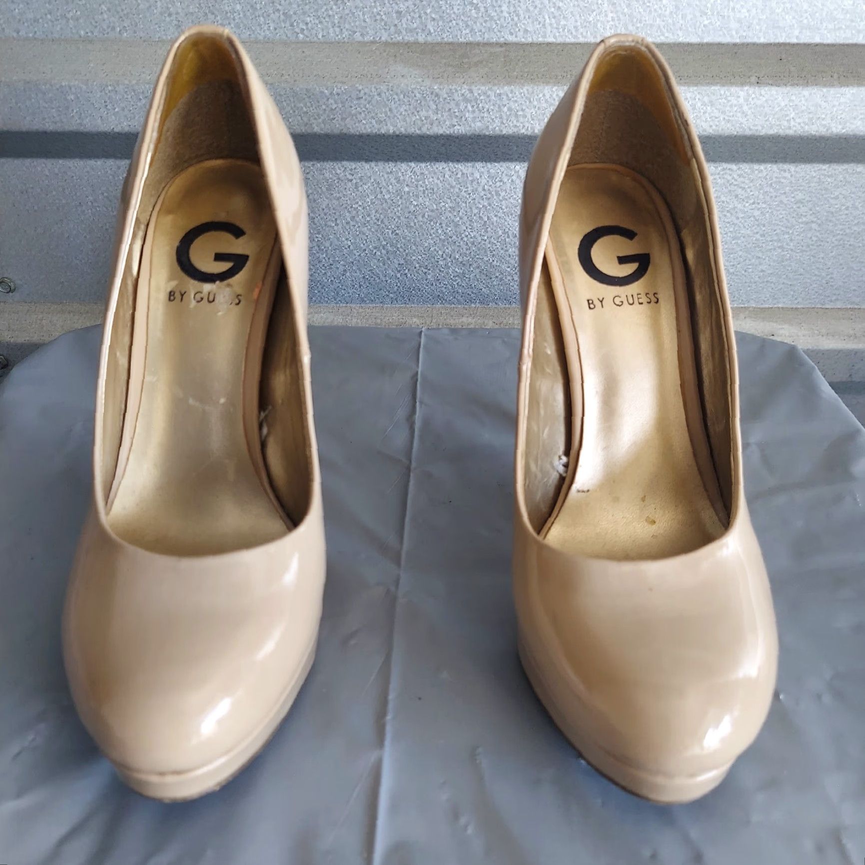 Guess GUESS Womens Beige Patent Leather Heels Size 8 M Pump High Heel Studded Ladies Formal Party Wedding Workwear 8M Beige Patent Leather Pumps Size US 8 / IT 38 - 2 Thumbnail
