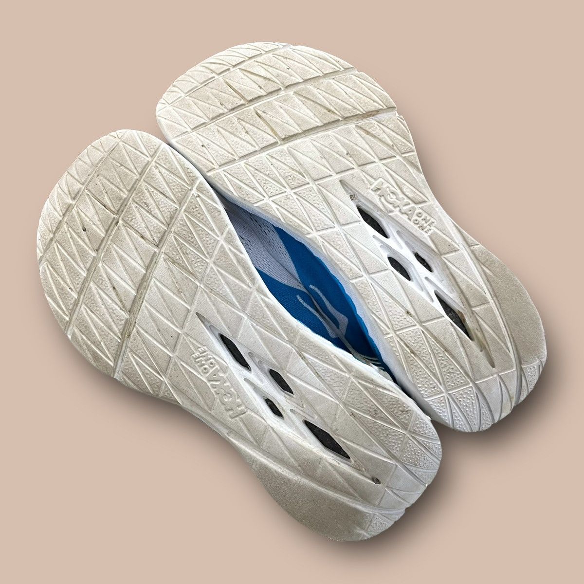 Hoka Hoka One One "Carbon X" Size US 5 / EU 37 - 19 Thumbnail
