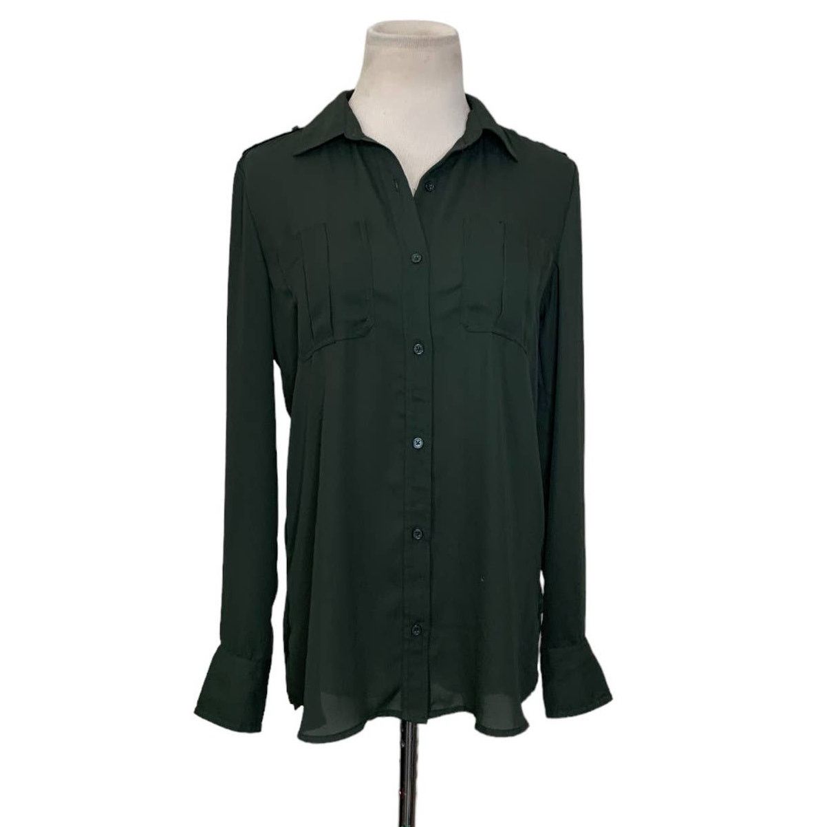 Banana Republic Banana Republic green long sleeves buttoned blouse size XS Size XS / US 0-2 / IT 36-38 - 1 Thumbnail