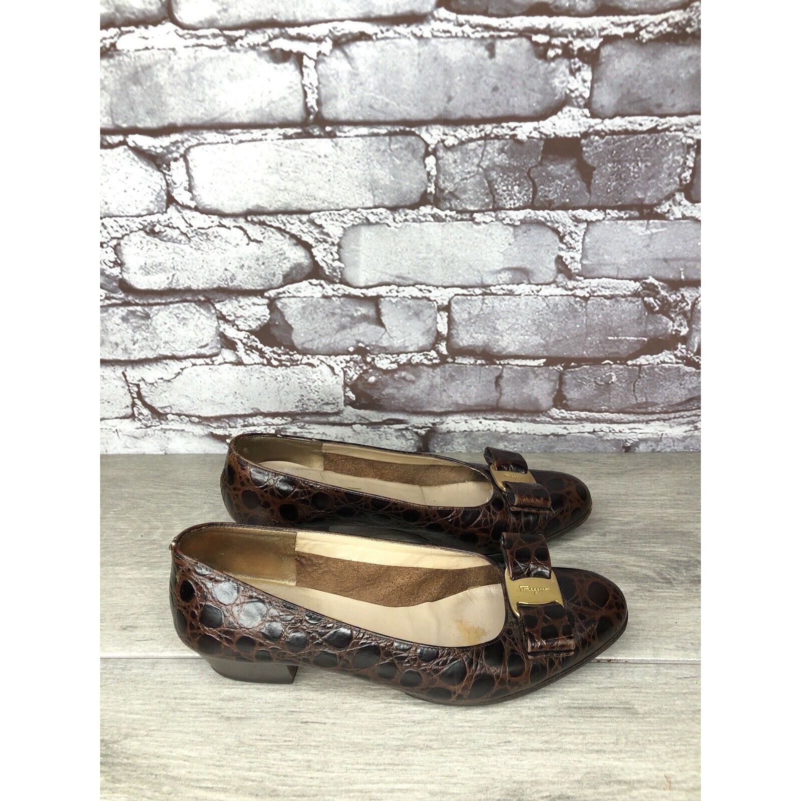 Salvatore Ferragamo Salvatore Ferragamo Vara Brown Leather Croc Embossed Bow Hee Size US 5.5 / IT 35.5 - 14 Thumbnail