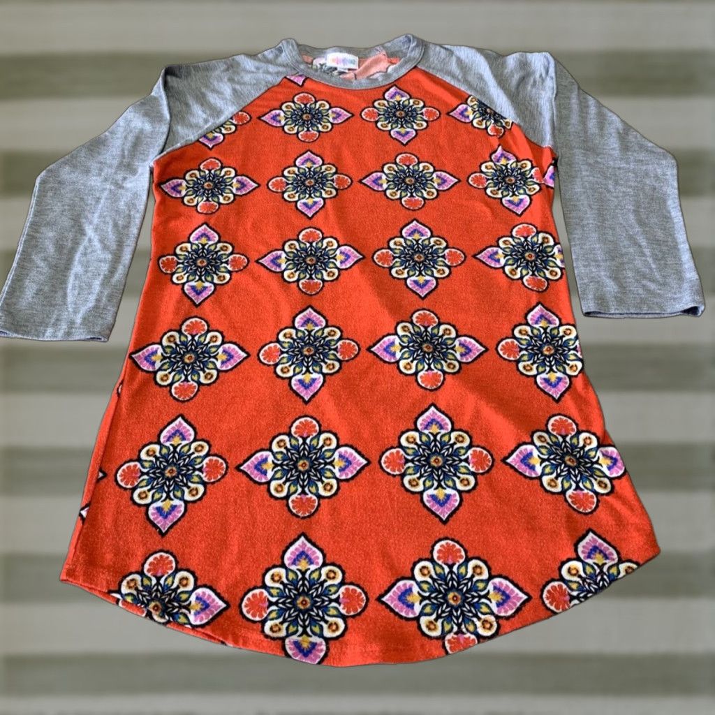 Vintage **LuLaRoe Women's XS Gray 3/4 Sleeve Red Floral Pullover T-Shirt** User: LuLaRoe Women's XS Gray 3/4 Sleeve Red Floral Pullover T-Shirt Size XS / US 0-2 / IT 36-38 - 1 Thumbnail