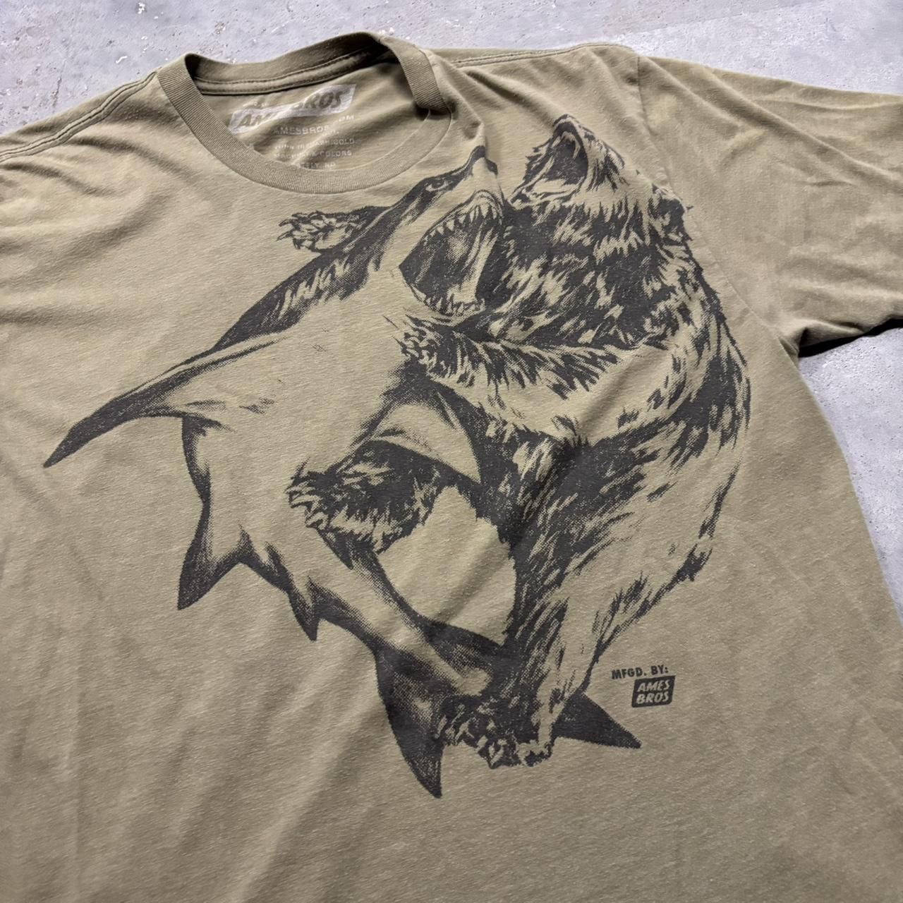 Japanese Brand × Vintage Crazy Vintage Y2K/2000s Grunge Shark Vs. Bear Graphic Tee! Size US M / EU 48-50 / 2 - 2 Thumbnail