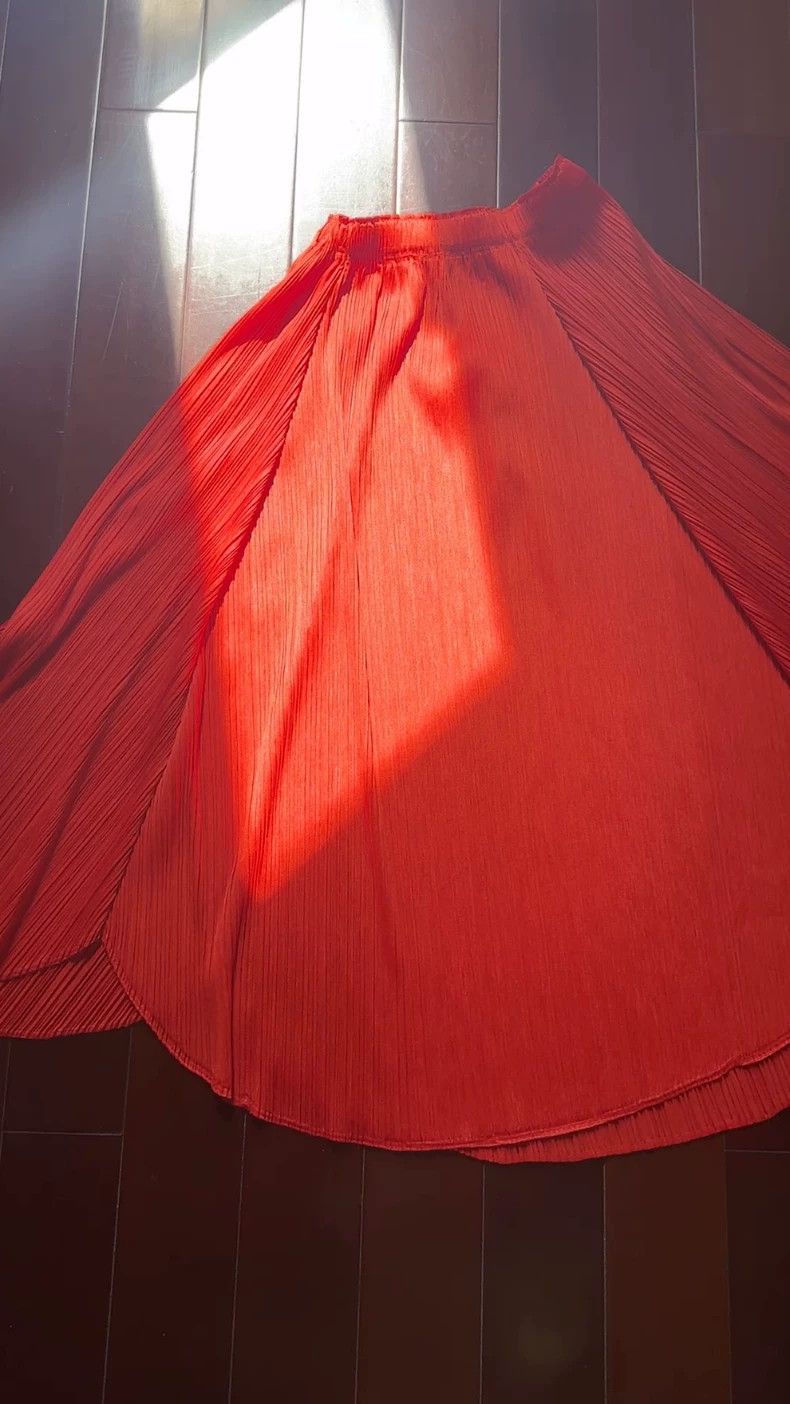 Issey Miyake Issey Miyake size:1 Red pleated skirt Size 22" - 1 Thumbnail