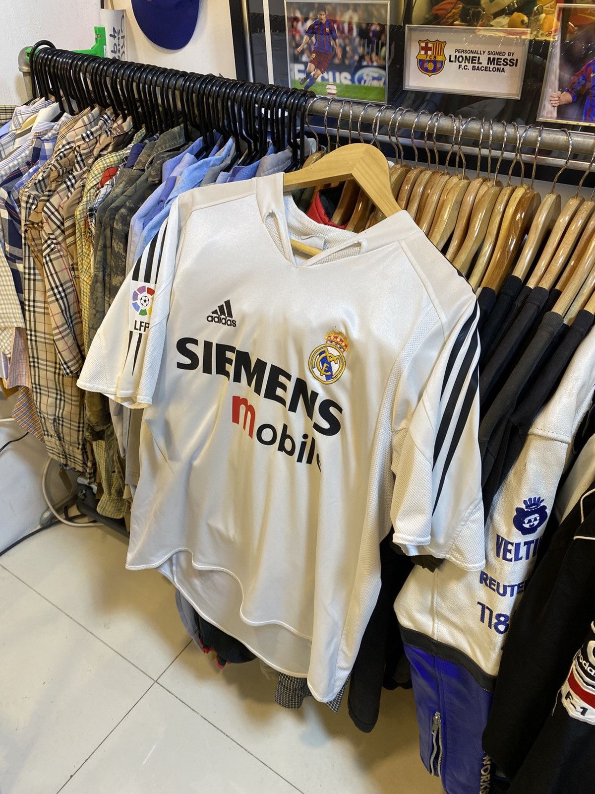 Adidas Vintage Real Madrid CF Home Kit BECKHAM 7 Size US M / EU 48-50 / 2 - 4 Thumbnail