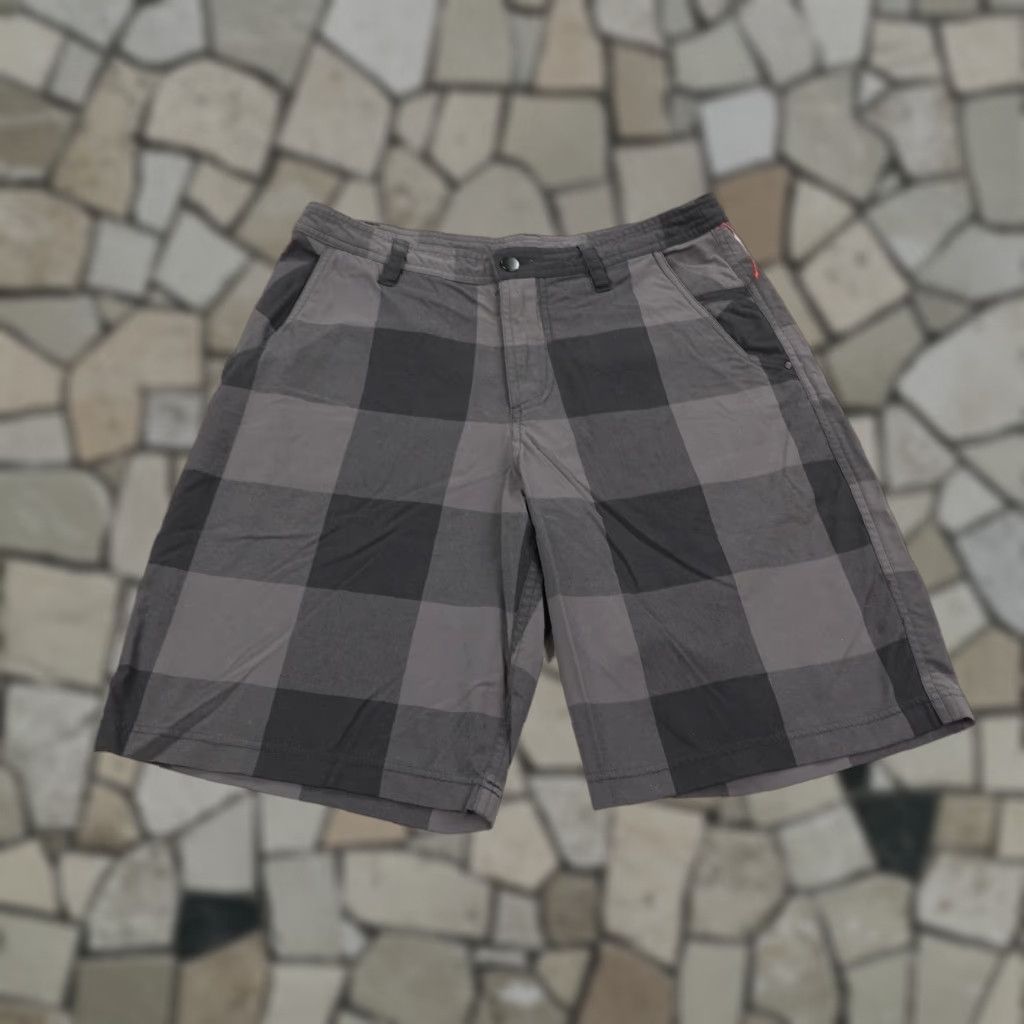 Lululemon Lululemon Shorts Mens 34 Gray Black Plaid Chino Lightweight Casual Golf Summer Breathable Pockets Flat Front Zip Logo Size US 34 / EU 50 - 1 Thumbnail
