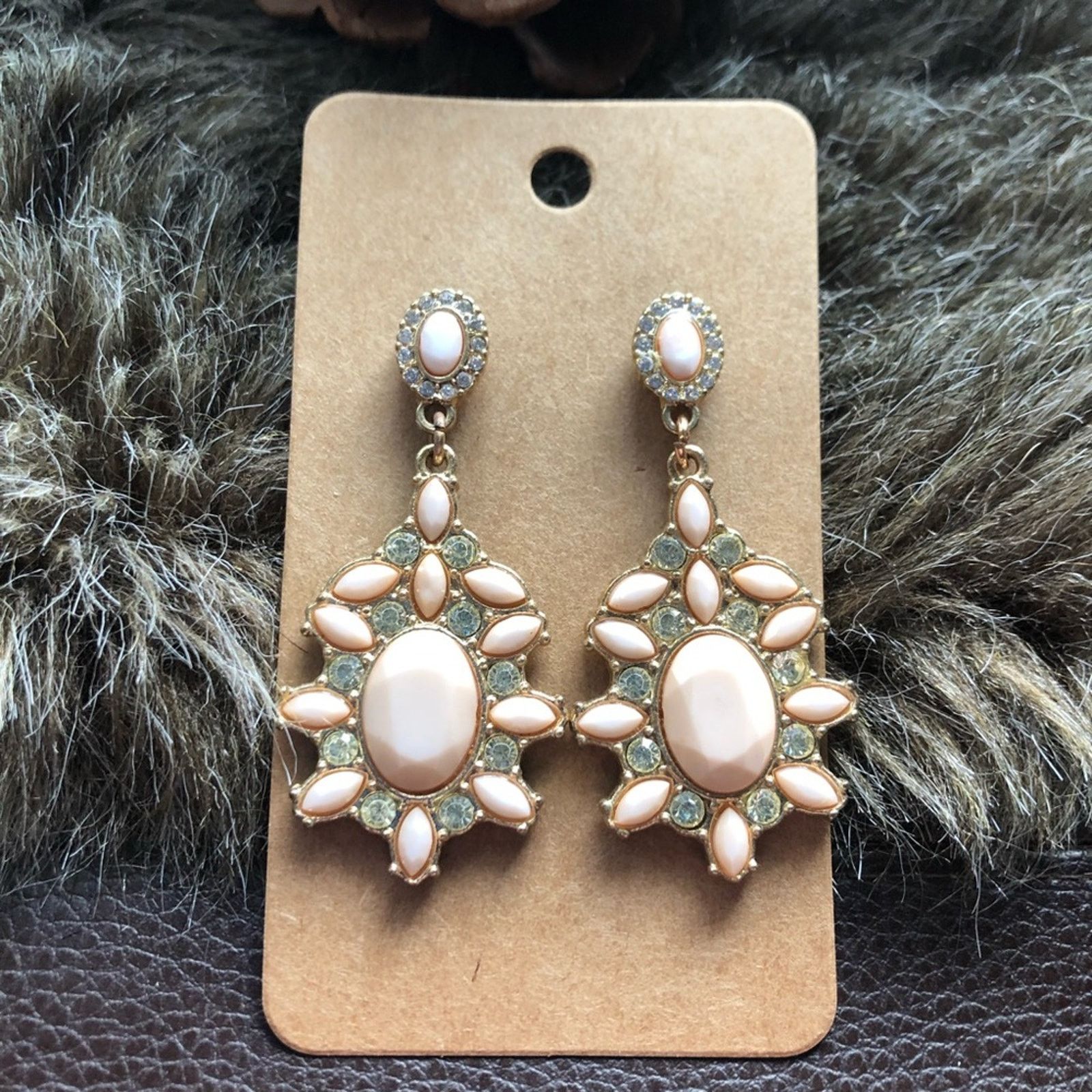 Jewelry Elegant light blush pink faceted glass stone dangle earrings Size ONE SIZE - 3 Thumbnail
