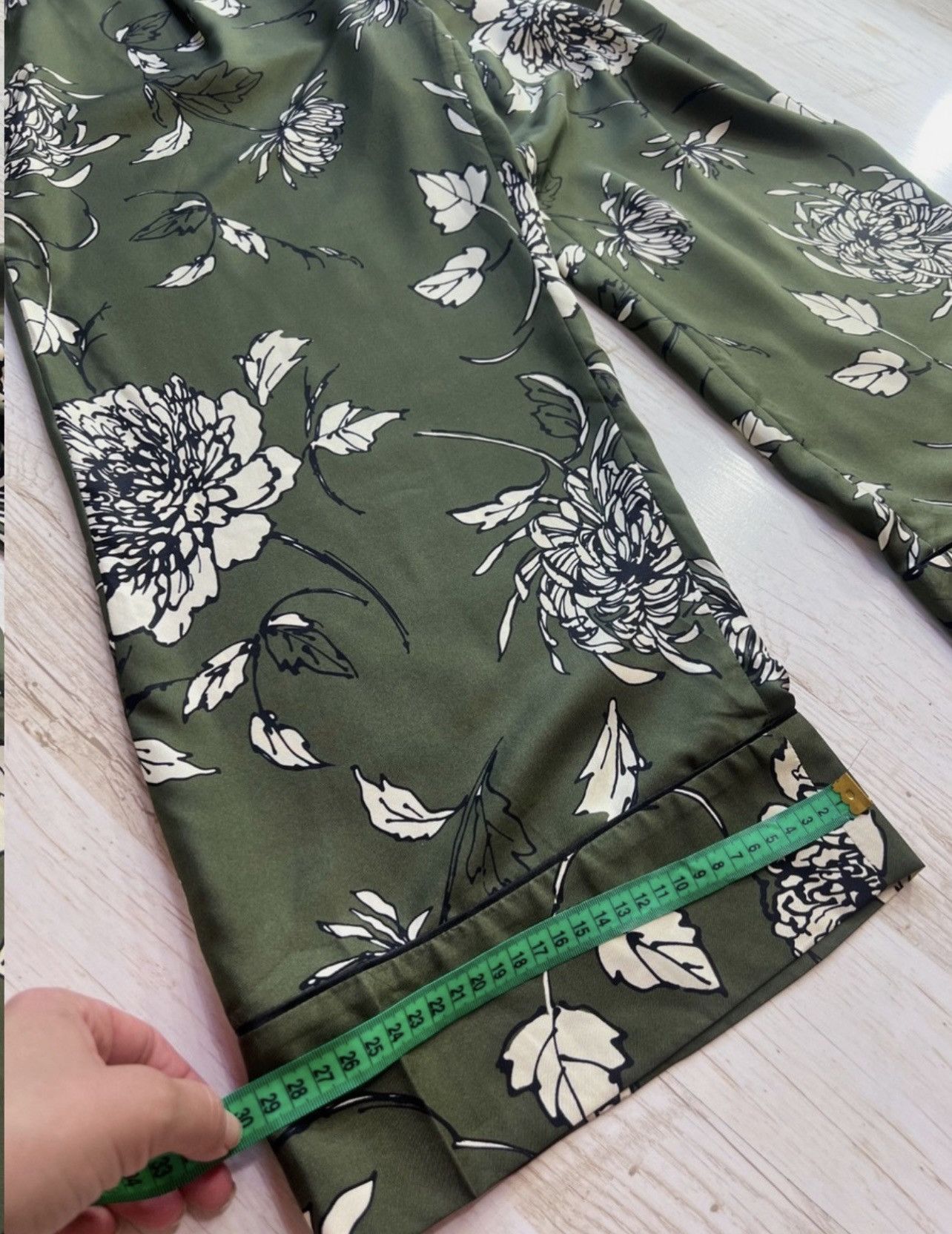 Moncler Moncler Silk Cropped Wide-Leg Pants – Floral Print – IT44 Size 30" / US 8 / IT 44 - 24 Thumbnail