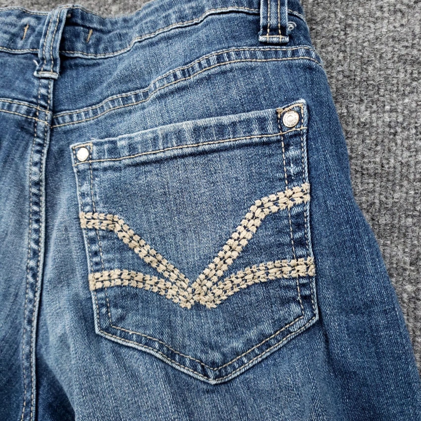 Vintage VINTAGE America Shorts Womens 2/26 Blue Cut-Off Low Rise Denim Short Size 26" / US 2 / IT 38 - 7 Thumbnail
