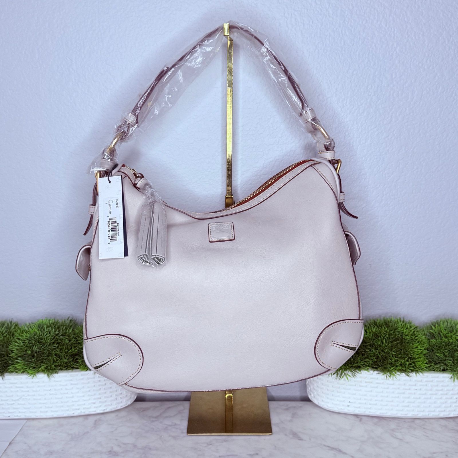 Dooney & Bourke Dooney and Bourke Florentine Side Pocket Hobo $528 Size ONE SIZE - 2 Thumbnail