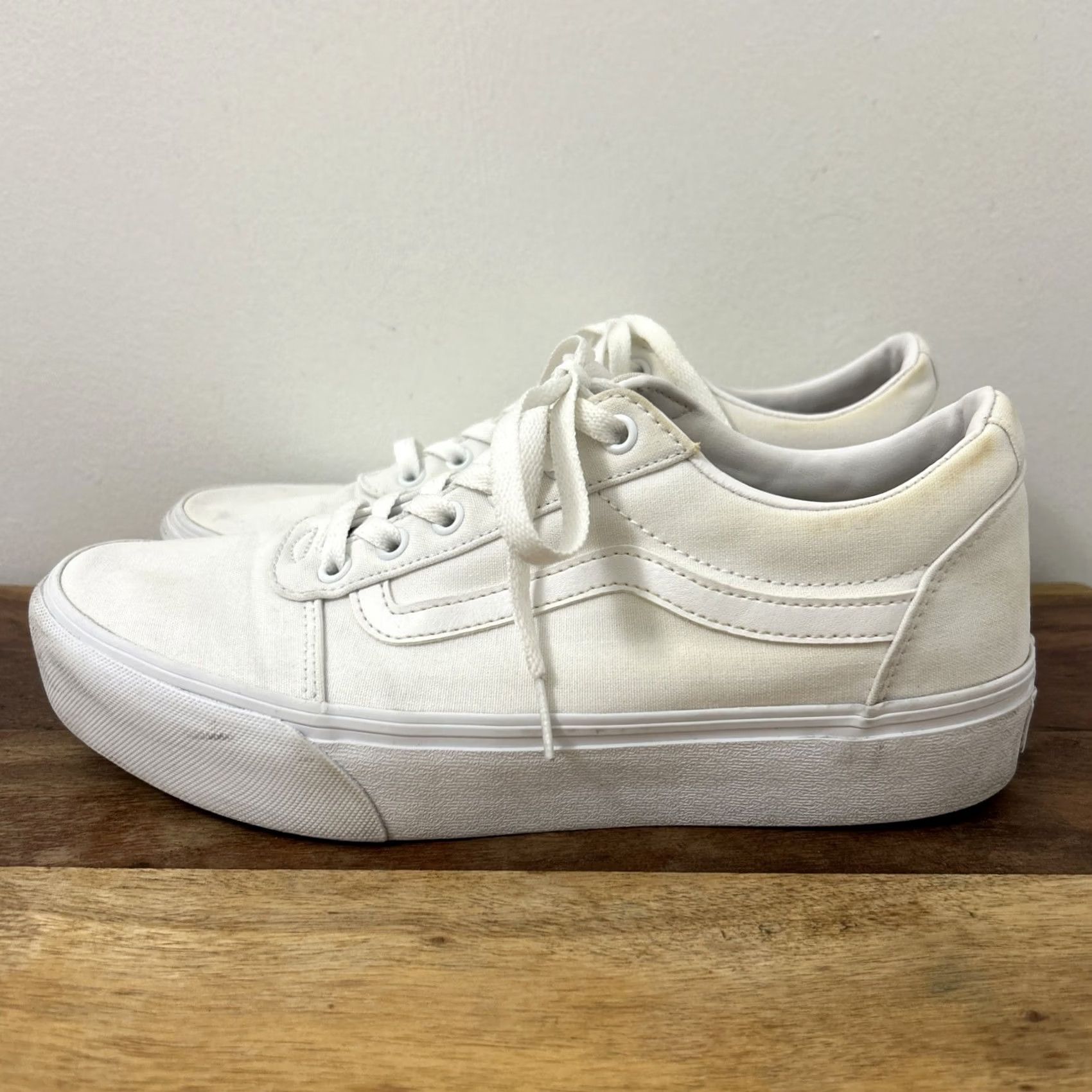 Vans VANS Old Skool Sneaker Womens Size 11 White Canvas Skateboard Shoe 721356 Size US 9 / IT 39 - 4 Thumbnail