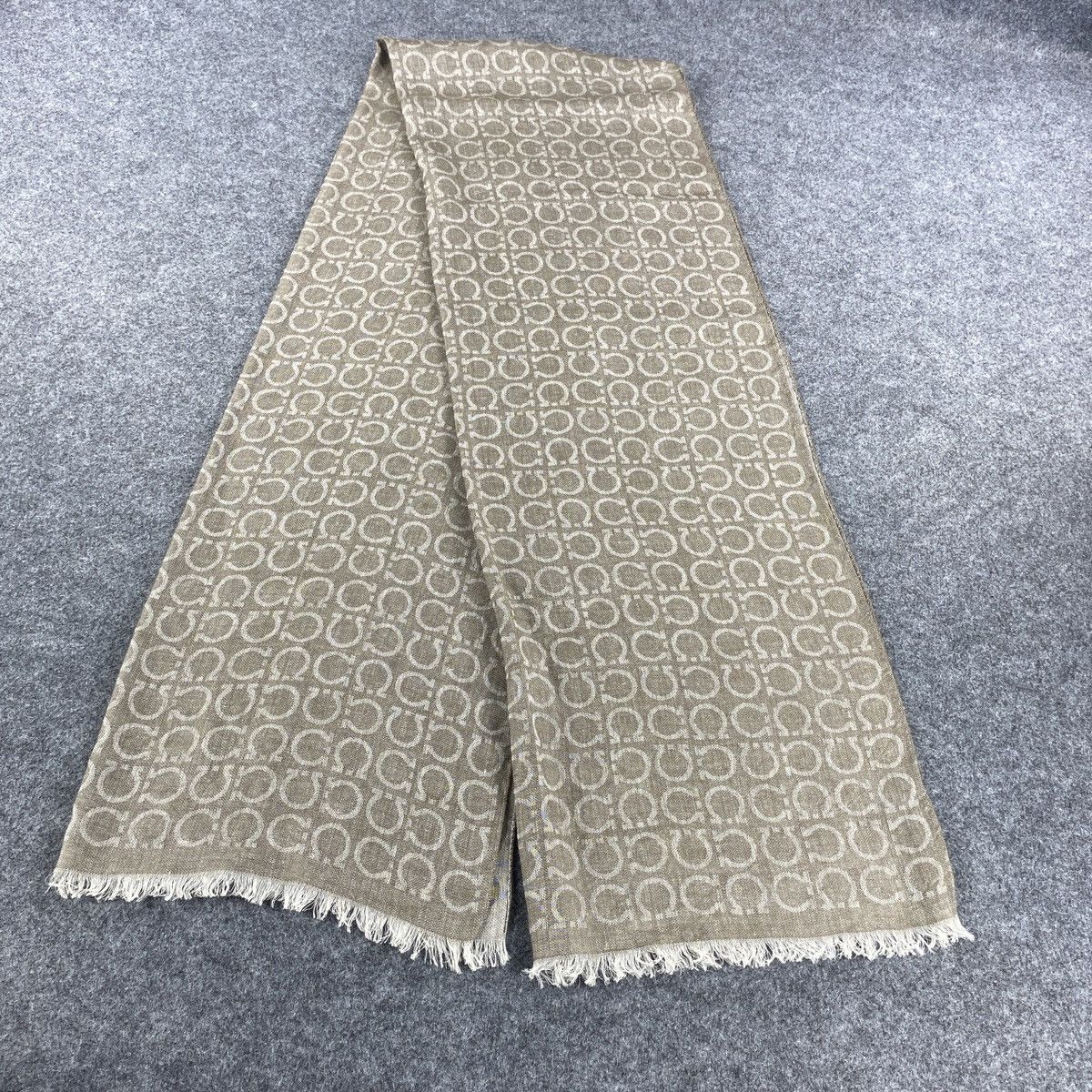 Salvatore Ferragamo × Vintage Salvatore Ferragamo Scarf # Muffler # Neckwear # D569 Size ONE SIZE - 4 Thumbnail