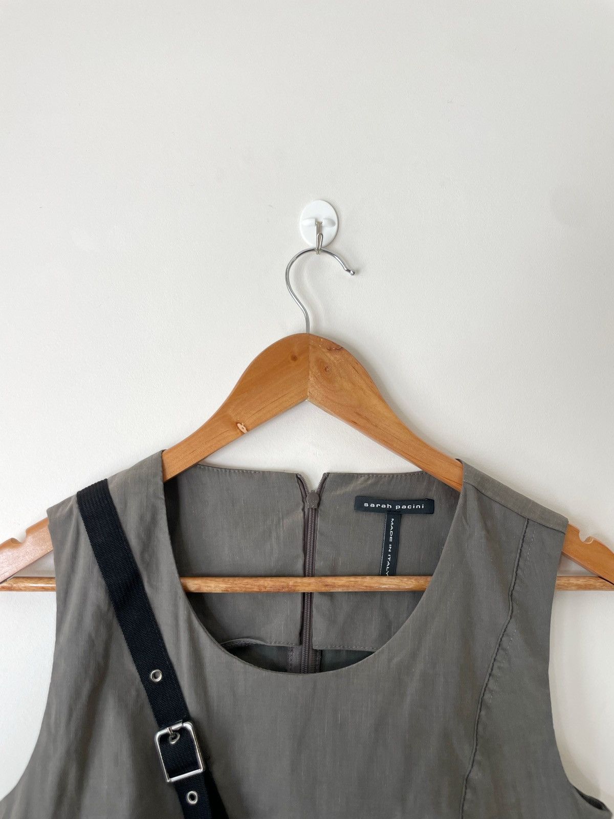 Sarah Pacini Sarah Pacini Vest Top With A Black Buckle Avant Garde Size 1 Size S / US 4 / IT 40 - 5 Thumbnail