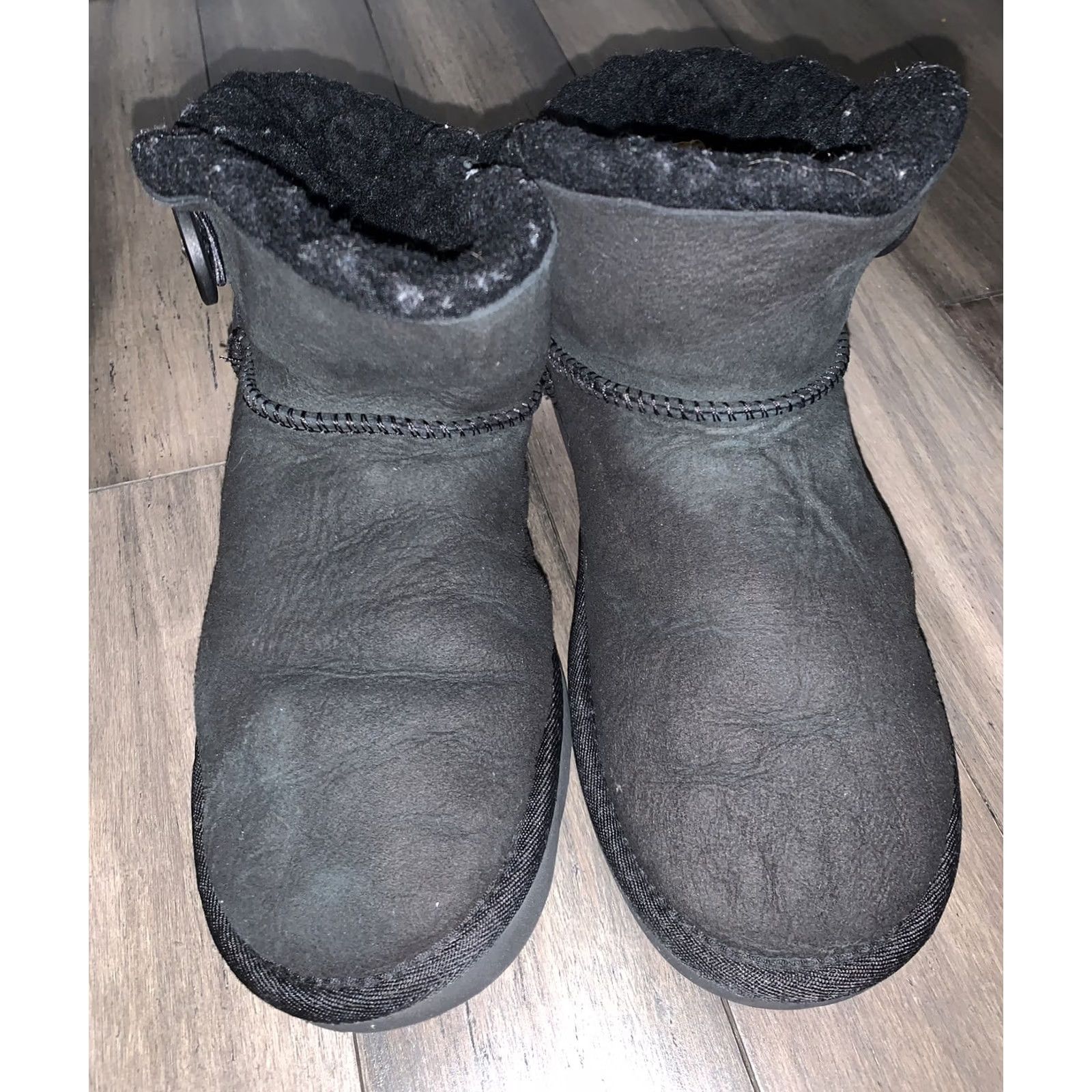 Ugg UGG Mini Bailey Button Black Sheepskin Shearling Boots Women Size 8 Australia Bailey Button Boots 3352 Size US 7 / IT 37 - 2 Thumbnail