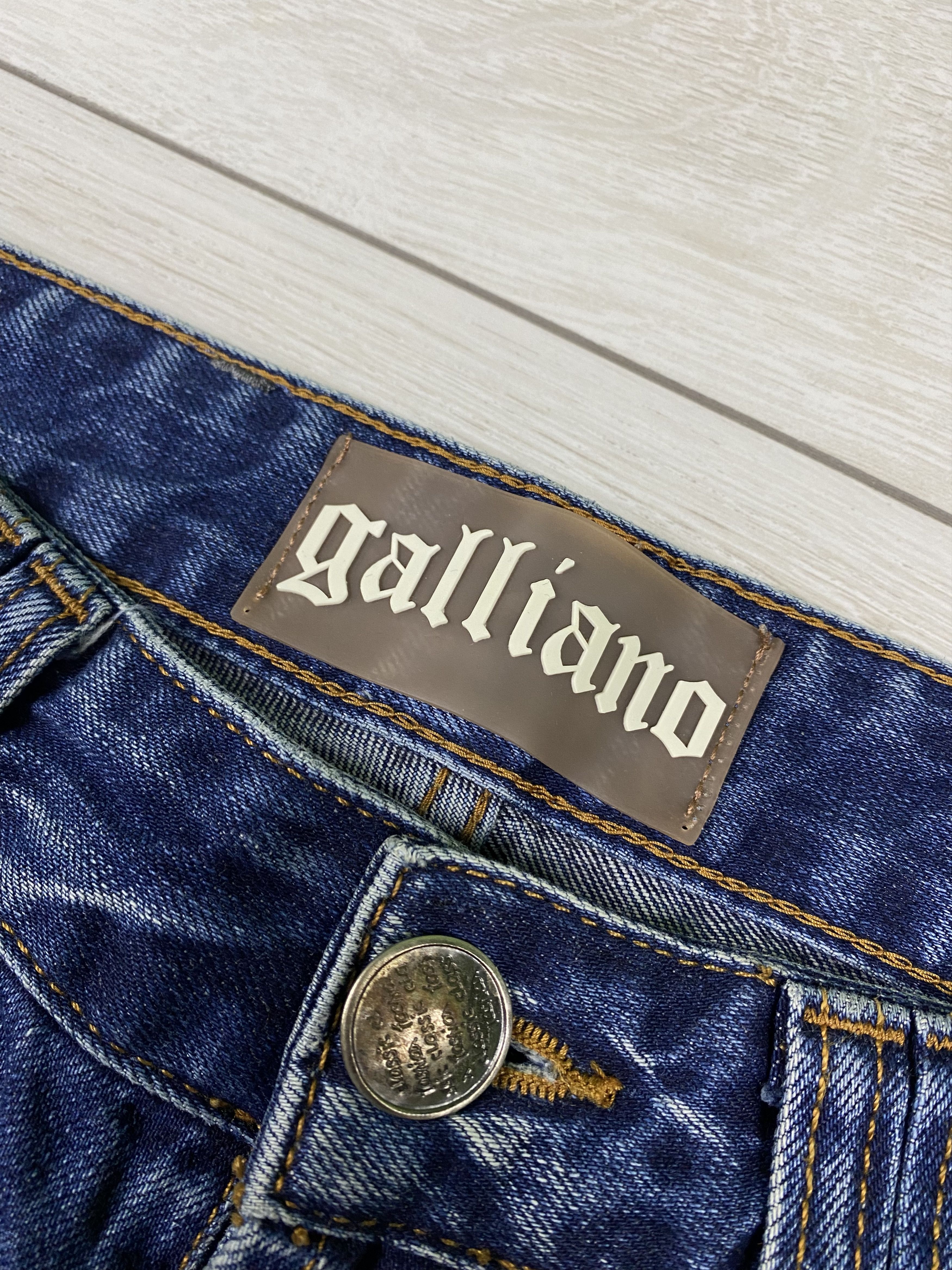John Galliano Vintage John Galliano distressed straight jeans size 32 Size US 32 / EU 48 - 8 Thumbnail