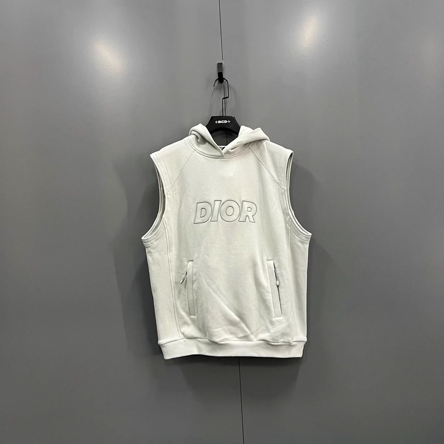 Dior Dior Sleeveless Hoodie Logo Embroidered S,M,L,XL,XXL Size US XL / EU 56 / 4 - 1 Thumbnail