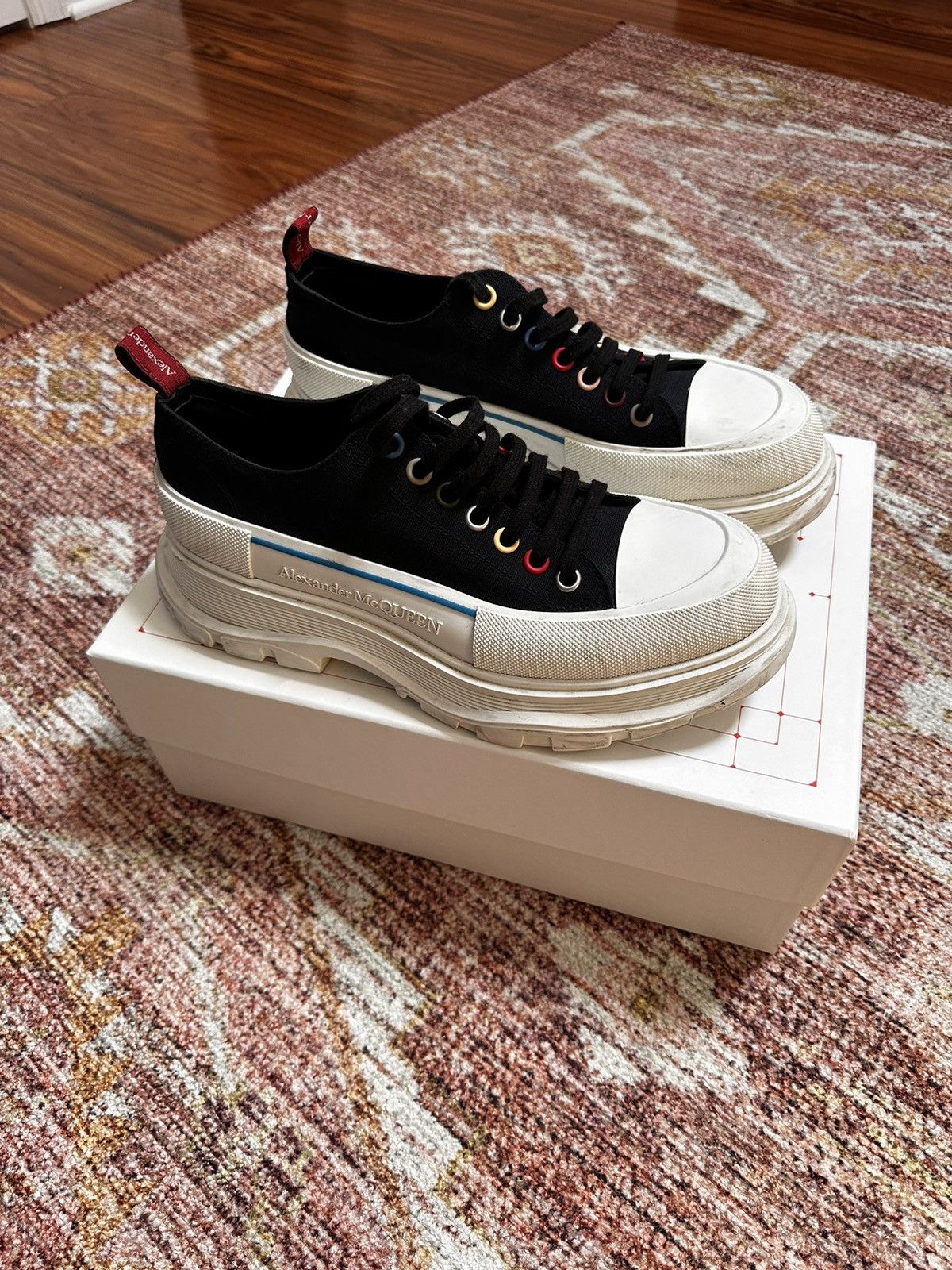Alexander McQueen Men Alexander McQueen White Black Blue Tread Slick Sneaker Size US 11 / EU 44 - 7 Thumbnail