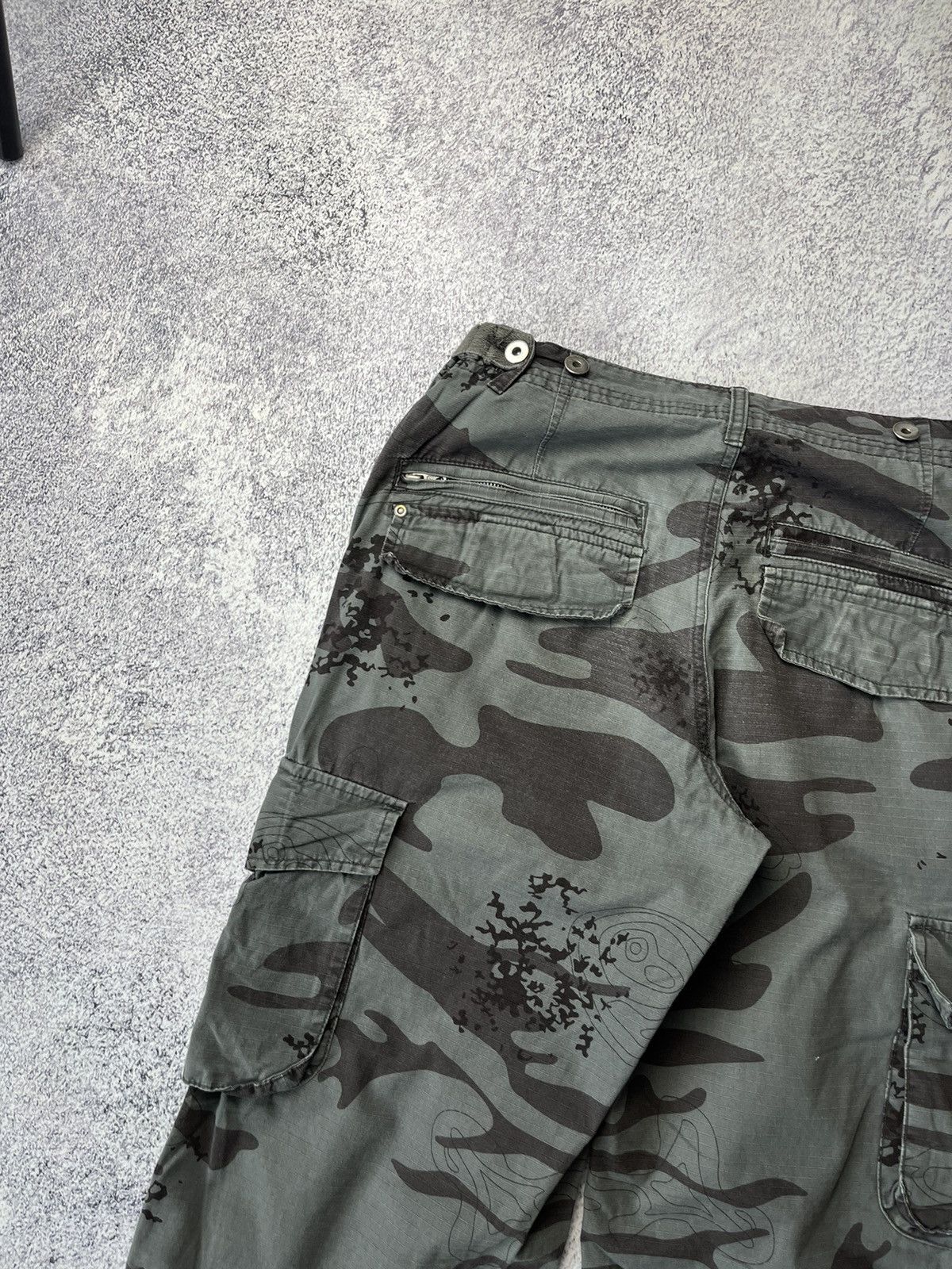Japanese Brand RARE VINTAGE FADED STREETWEAR CAMO CARGO PANTS Y2K Size US 32 / EU 48 - 17 Thumbnail