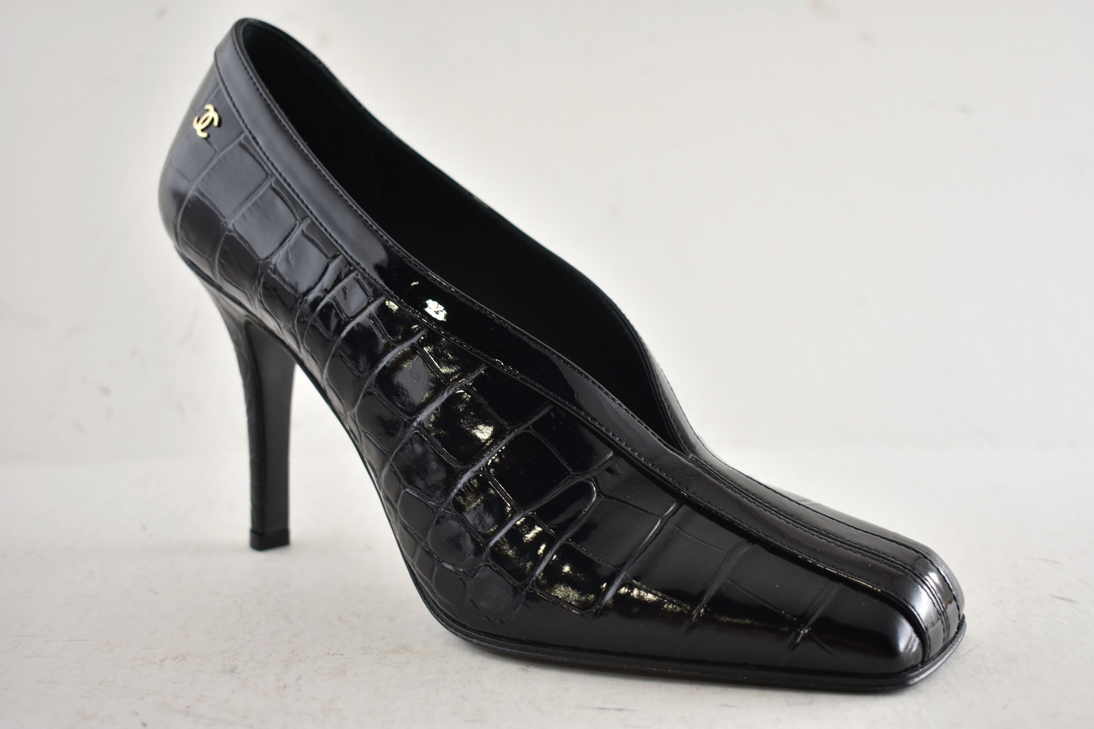 Chanel Chanel 26S Black Crocodile Croc Patent CC Logo Heel Pump 39 Size US 9 / IT 39 - 9 Thumbnail