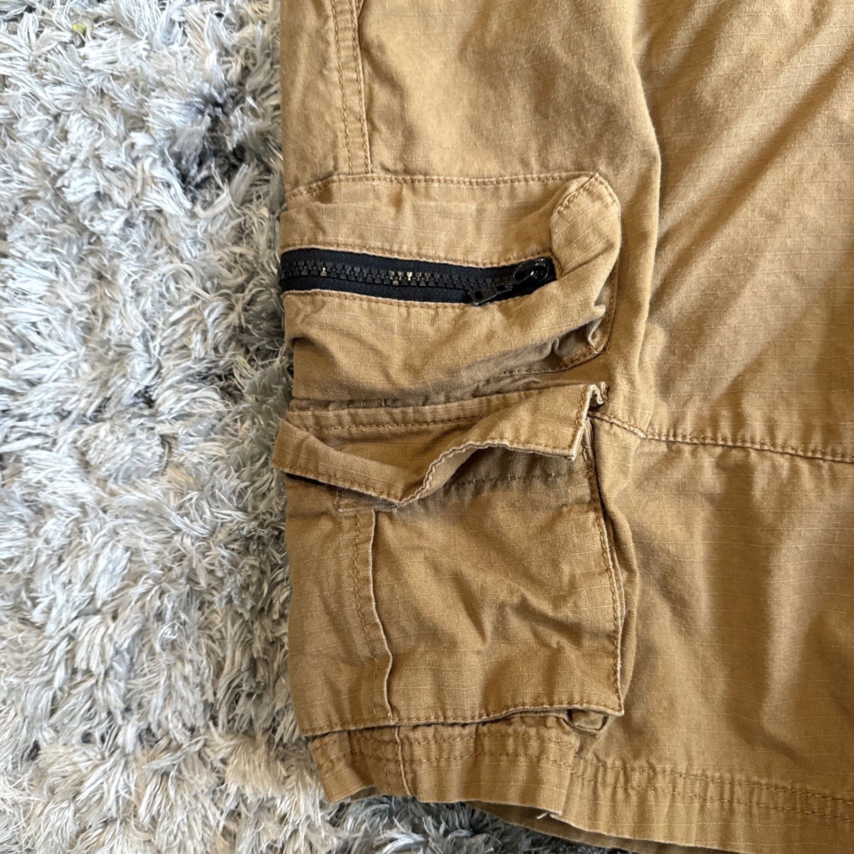 X-LARGE VINTAGE Cargo Men Khakis Shorts XL Beige Adjustable Waist Summer Y2K Inseam 8 Pants Size US 36 / EU 52 - 3 Thumbnail
