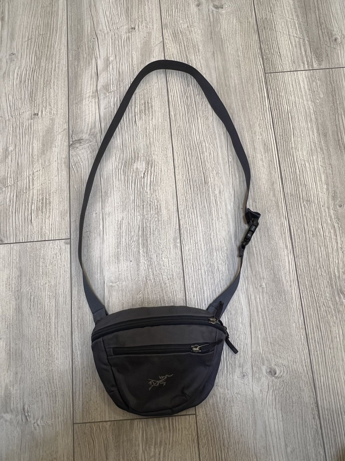 Arcteryx Crossbody Bag One Size in Grey, Men's