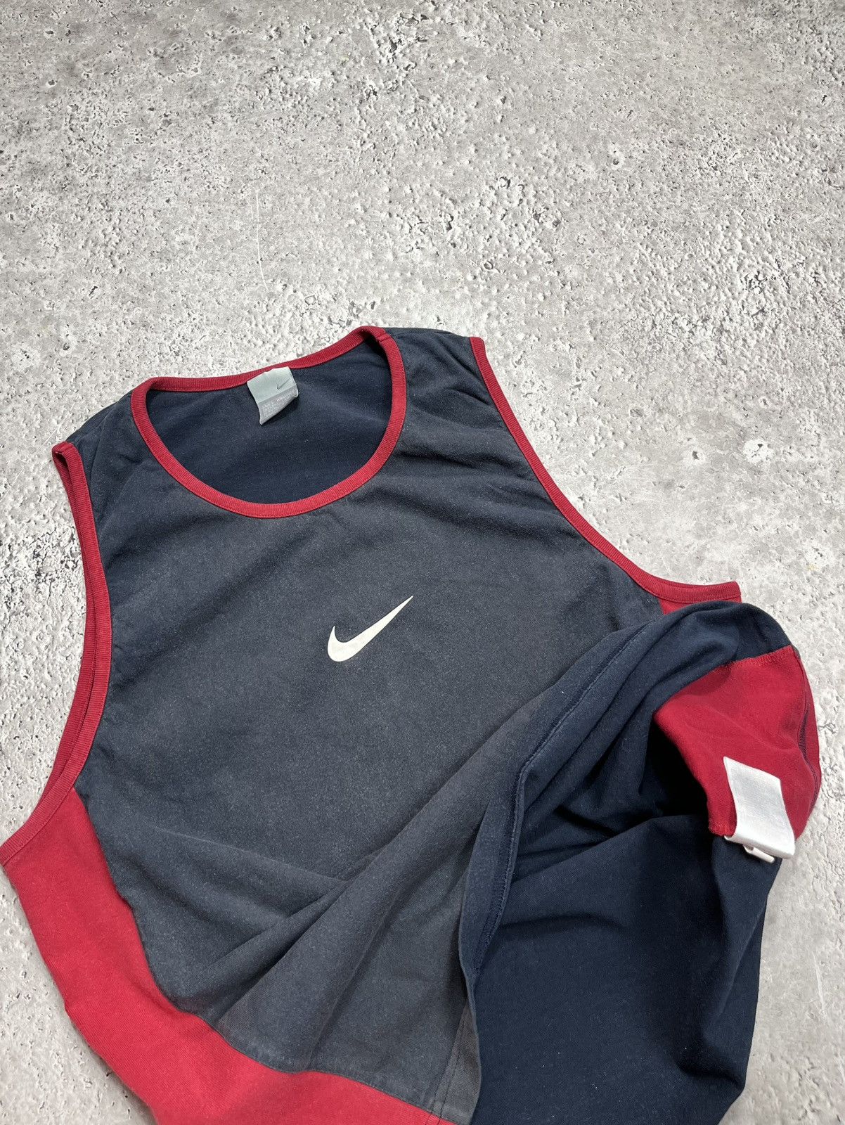 Nike Vintage Nike Tank Top Mens Size L Faded Sleeveless Shirt Size US L / EU 52-54 / 3 - 9 Thumbnail