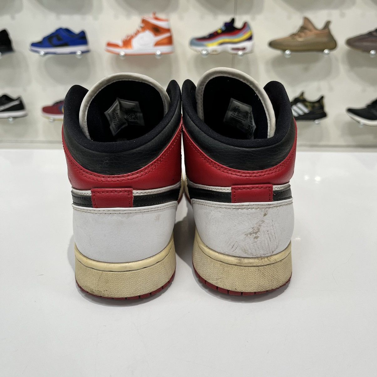 Nike Air Jordan 1 Mid Chicago (2020) (GS) Size US 5.5 / EU 38 - 5 Thumbnail
