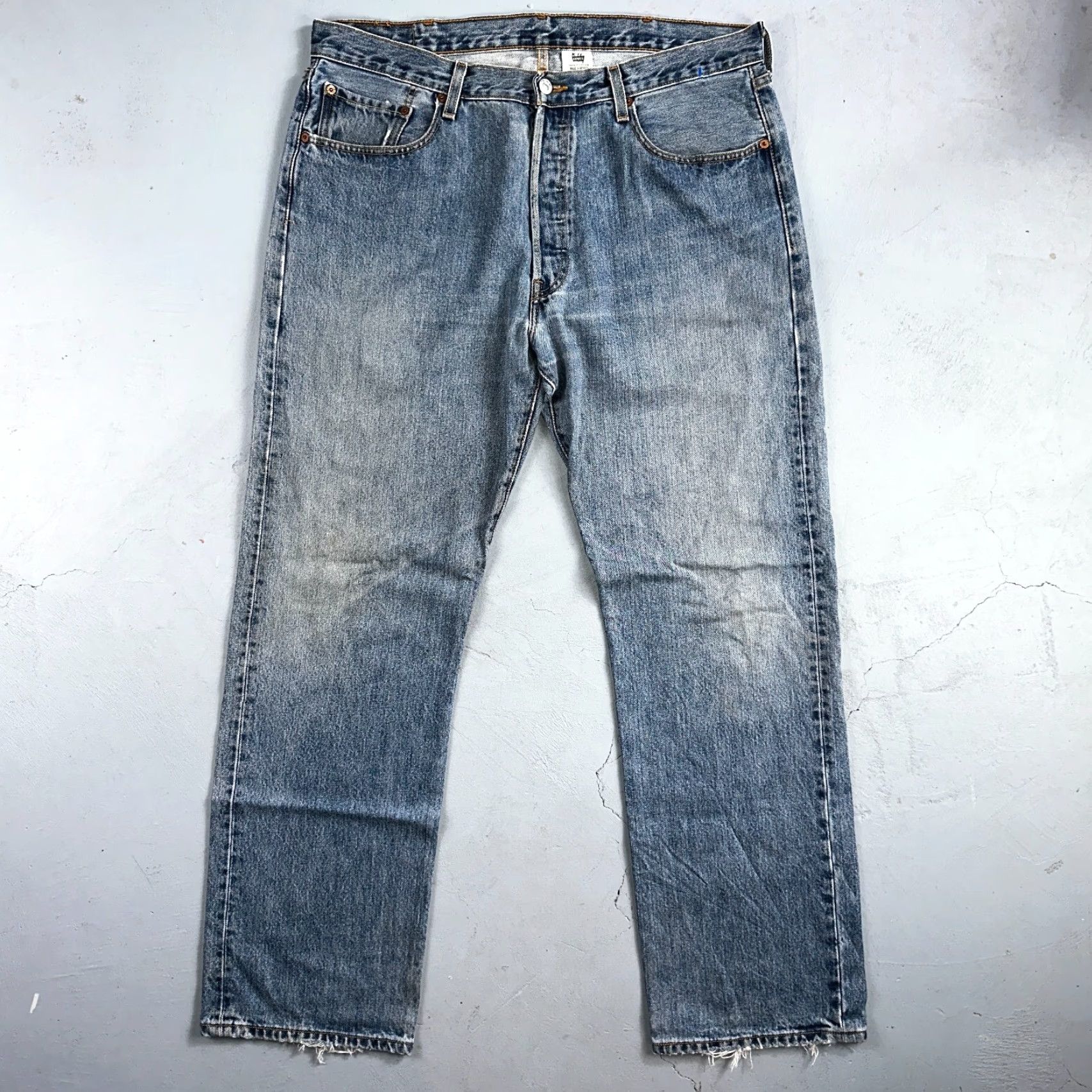 Levi's Levi's 501 Jeans Vintage 90s Straight Blue Denim Regular Mens 42 Light Wash 30 Inseam 38x32 ACT 38x32 Maison? (Wait) Size US 42 / EU 58 - 2 Thumbnail