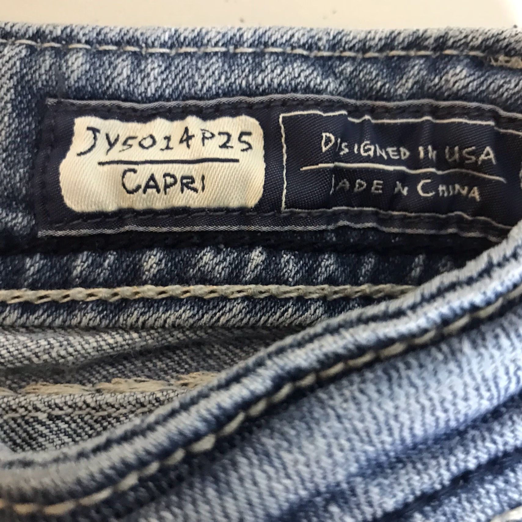 Miss Me Miss Me Capri Jeans Thick Stitch Jeweled Flap Pocket Signature Light Wash 25 Womens Capri Jeans Distressed Denim Size 42" / US 20 - 3 Thumbnail