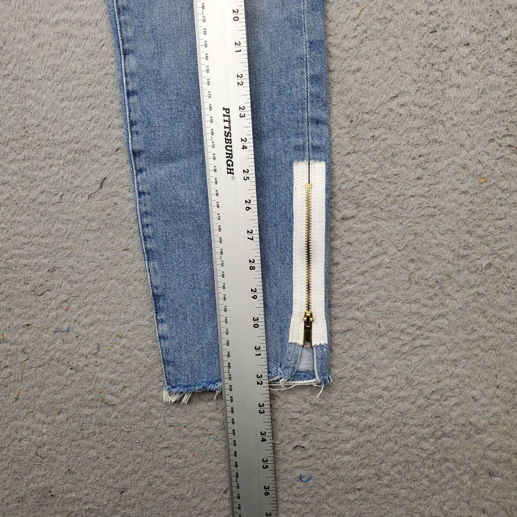 Frame FRAME Le Garcon Jeans Womens Size 28 Blue Denim Distressed Ankle Zip Frayed Hem Jeans Size 28" / US 6 / IT 42 - 4 Thumbnail