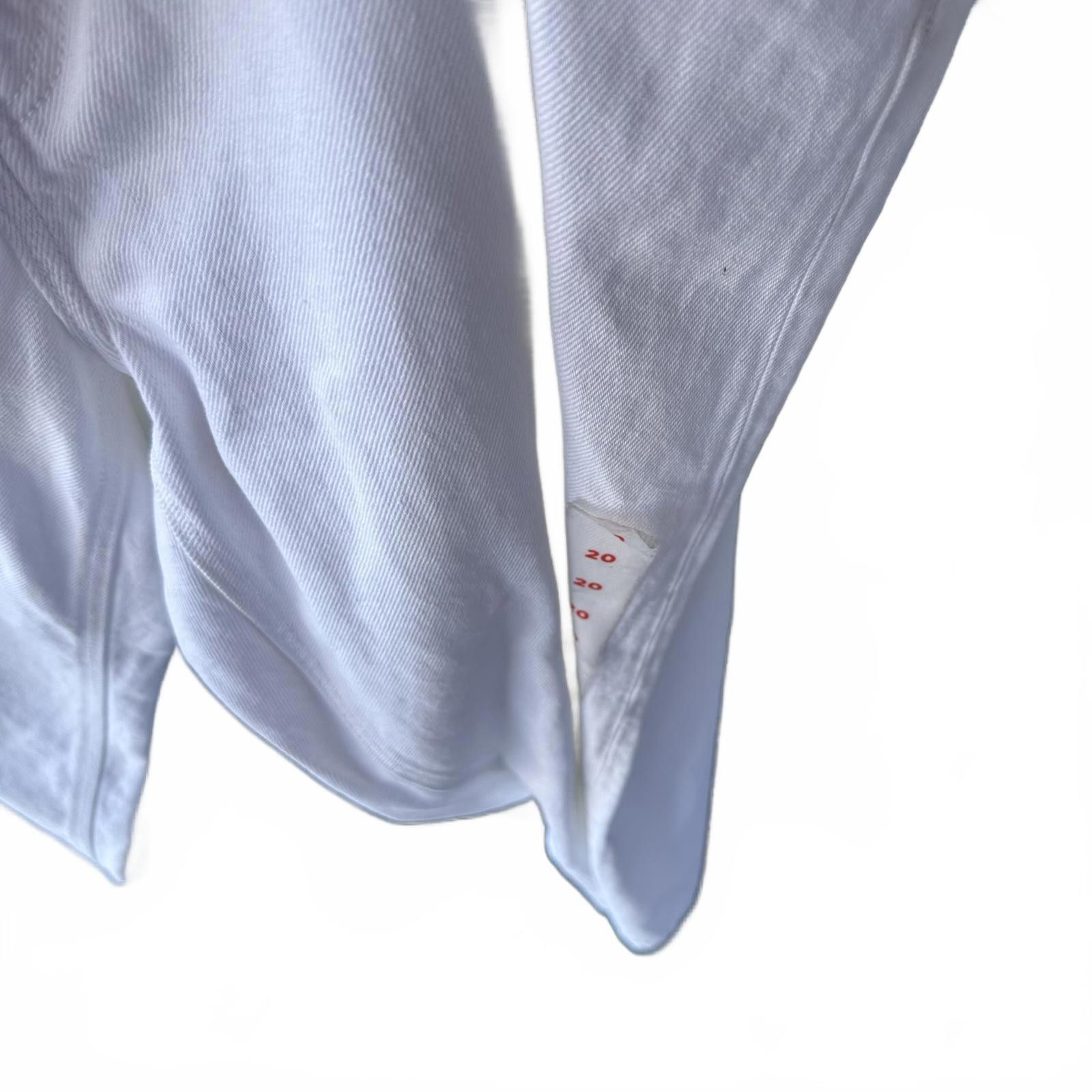 Old Navy Old Navy Women's White Straight Leg Jeans w Detail Size 42" / US 20 - 2 Thumbnail