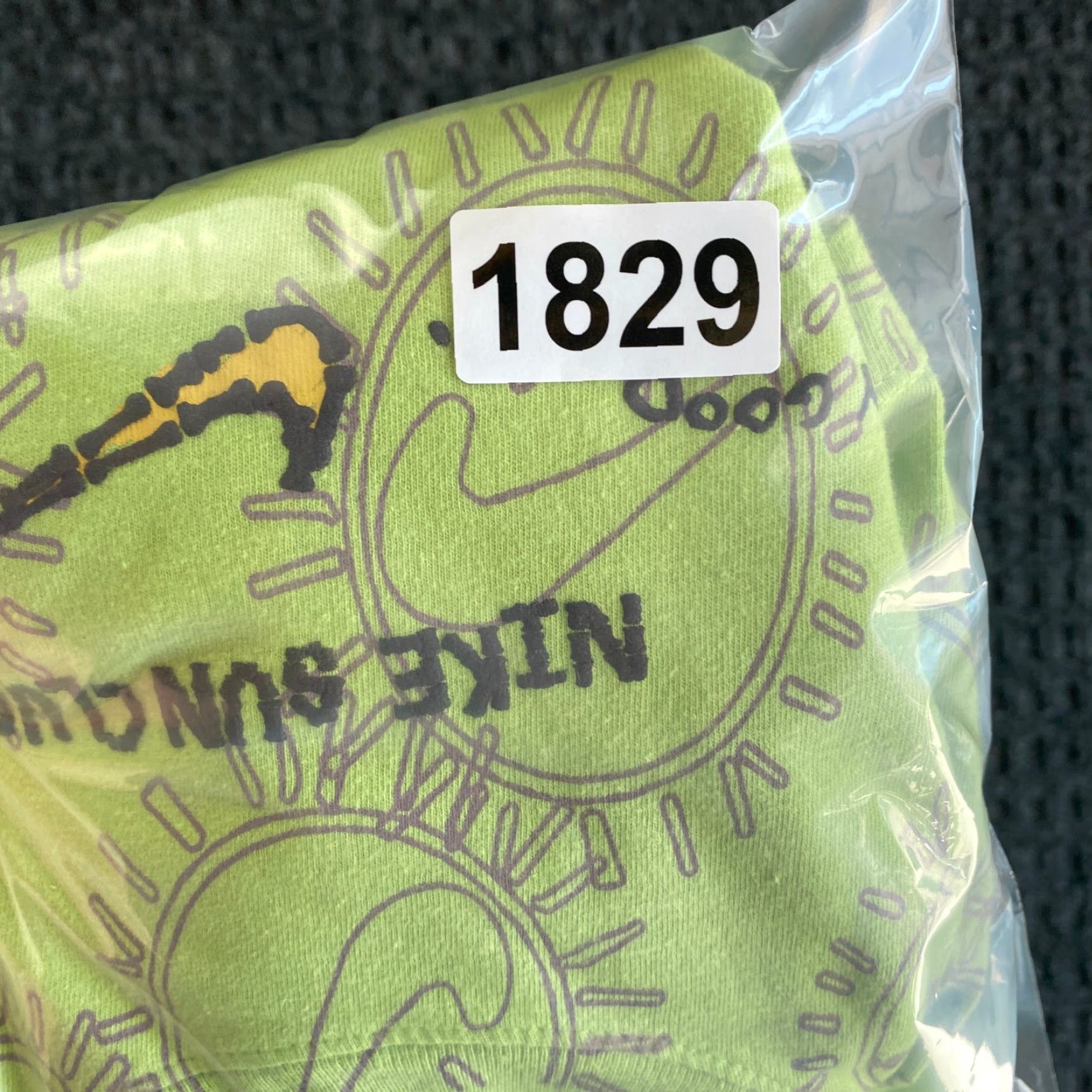 Nike Nike T Shirt M Sun Club All Over Print Smiley Face Only Good Days Under The Rays Men Green Cotton Logo Graphic Print The Nike Tee Vintage No Regular Size US M / EU 48-50 / 2 - 7 Thumbnail