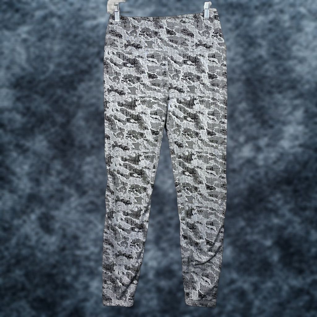 Spyder Spyder Leggings Womens M Black Digital Camo Abstract Athletic Yoga Run Capri 28in Inseam Pockets Stretch breathable Lightweight Size 32" / US 10 / IT 46 - 1 Thumbnail