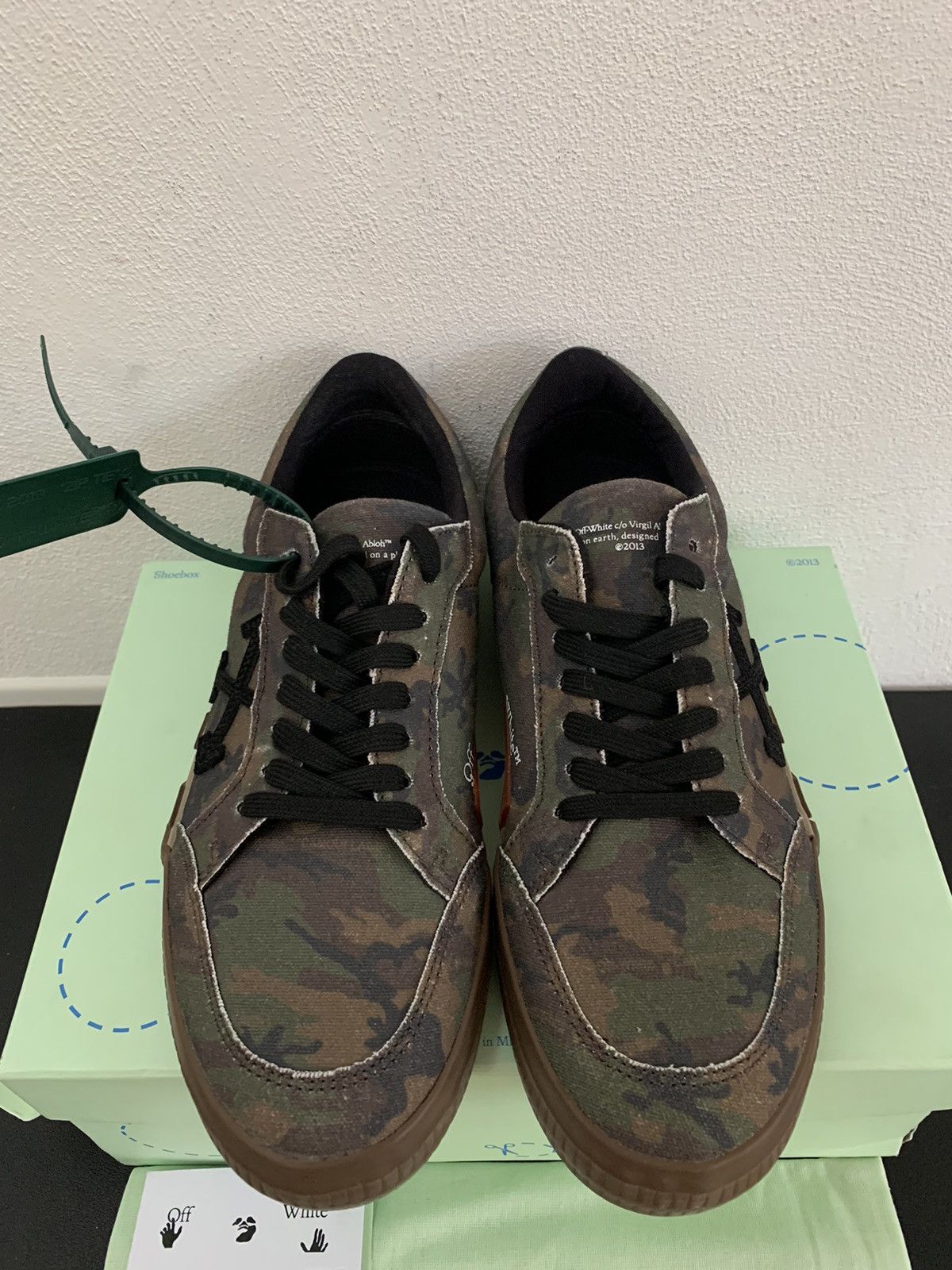Off-White OFF-WHITE LOW VULCANIZED CAMO CANVAS Size US 7 / EU 40 - 6 Thumbnail