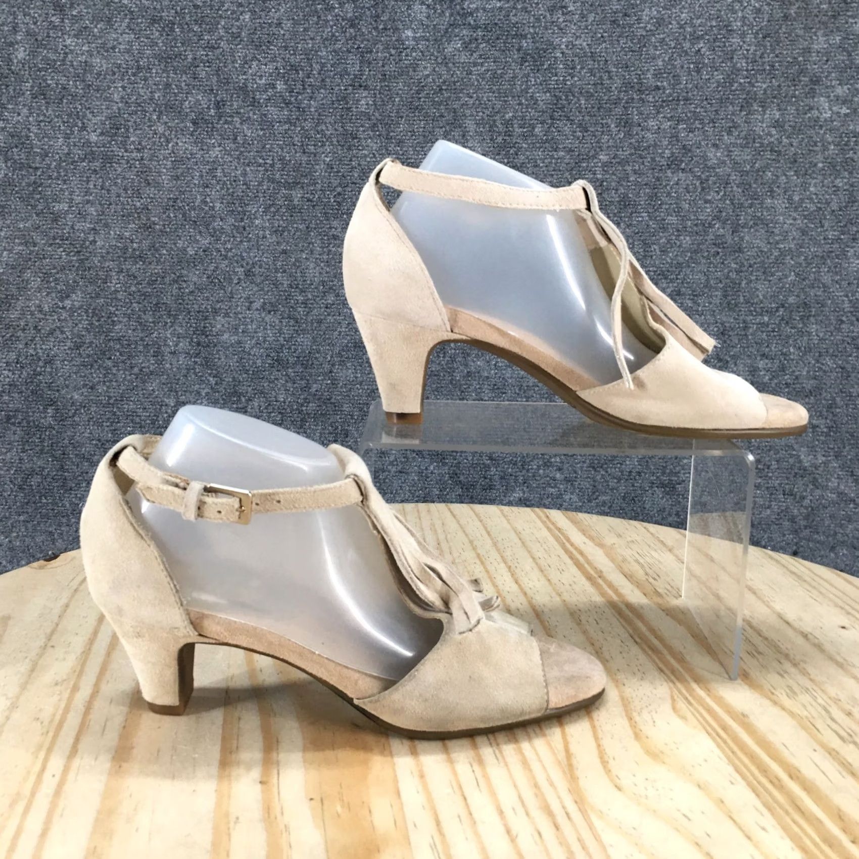Vintage Aerosoles Sandal Women 6M Beige Wingback Fringe Peep Toe Ankle Strap Suede Size US 6 / IT 36 - 2 Thumbnail