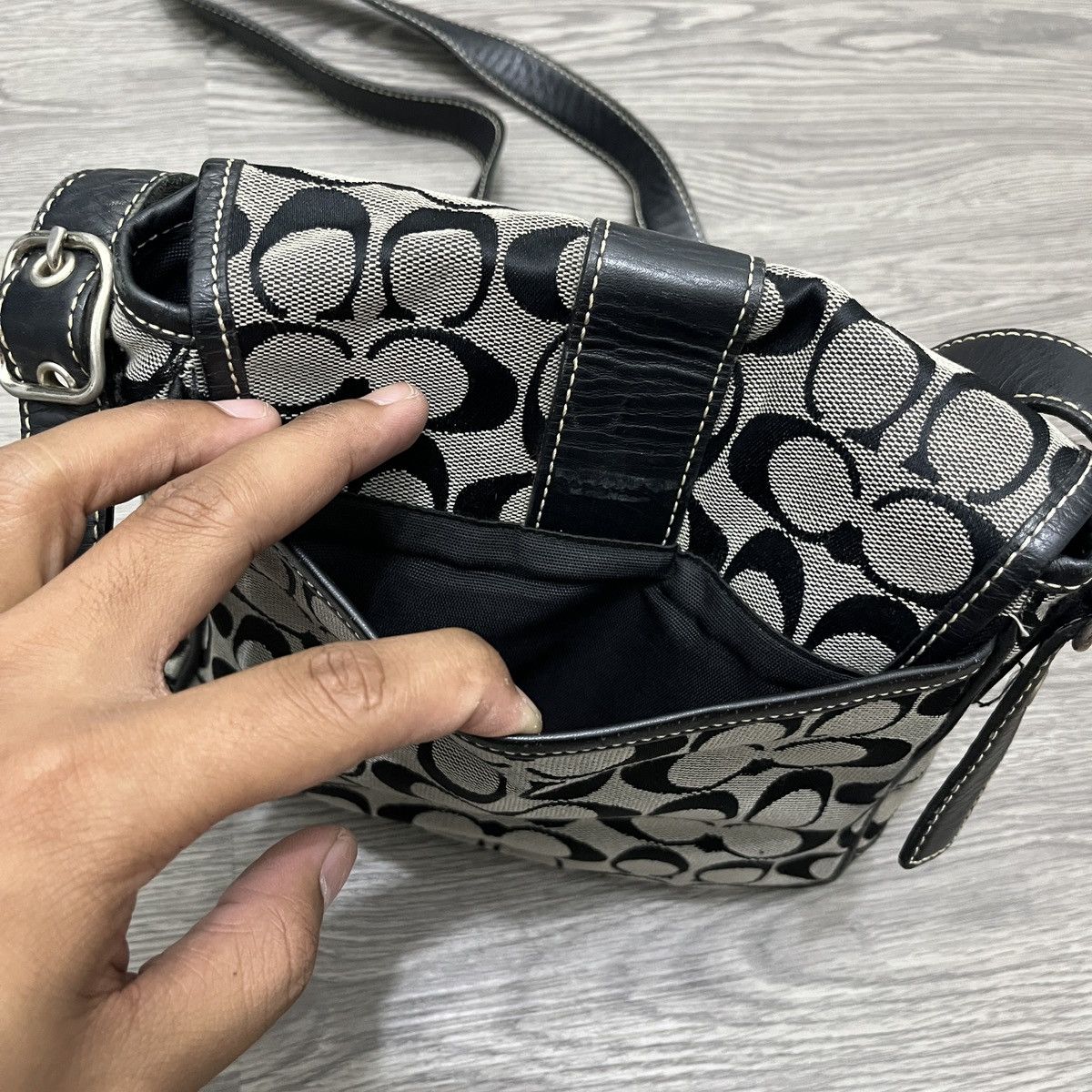 Coach Vintage Coach Monogram Crossbody Bag 🟥 Size ONE SIZE - 12 Thumbnail