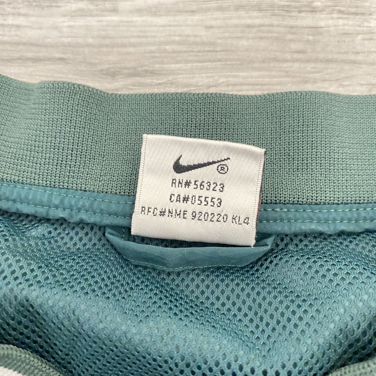 Nike × Vintage Nike Vintage Nylon Sweatshirt 90’s Size S / US 4 / IT 40 - 6 Thumbnail