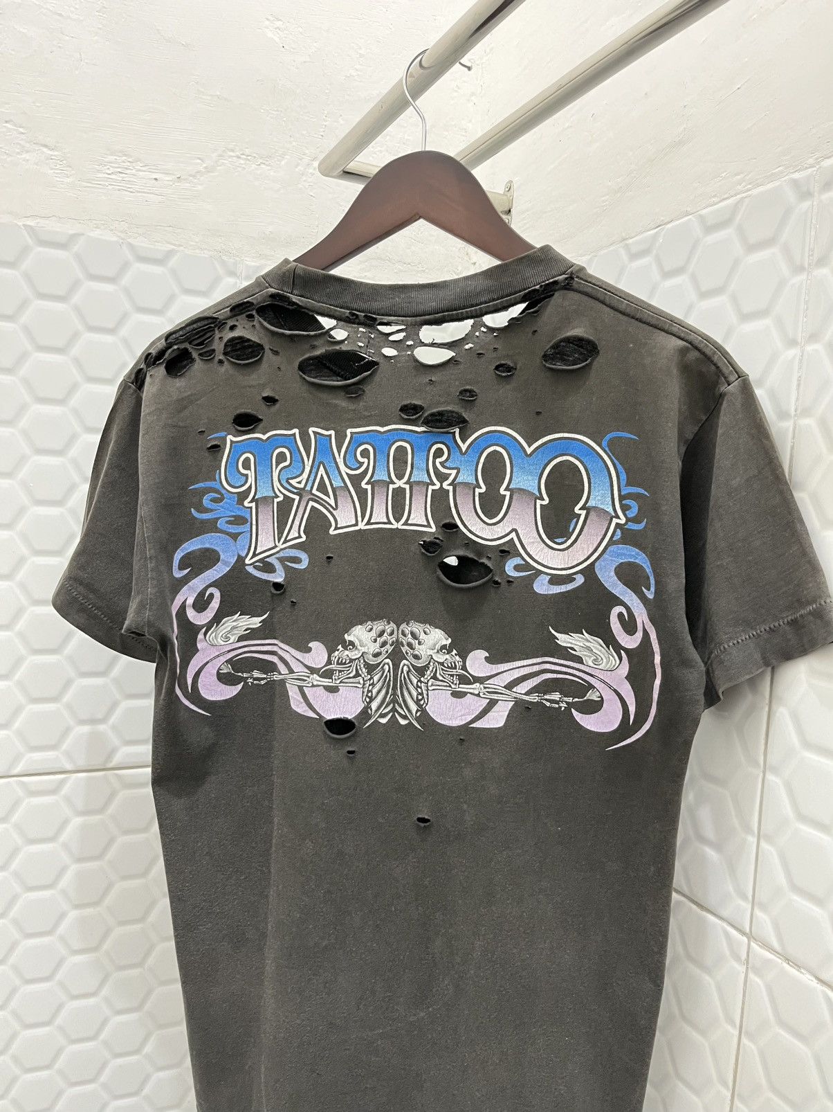 Vintage Vintage 90's Thrashed Sun Faded Skull Tatto Tee Size US M / EU 48-50 / 2 - 10 Thumbnail