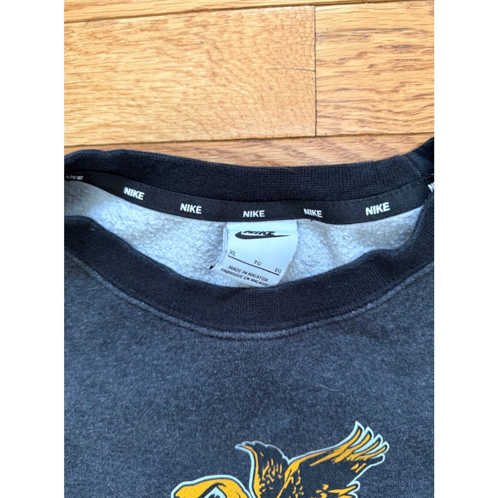 Nike VINTAGE Nike Iowa Crewneck Sweatshirt Men's XL Gray 90s Center Swoosh Grunge Pullover Size US XL / EU 56 / 4 - 4 Thumbnail