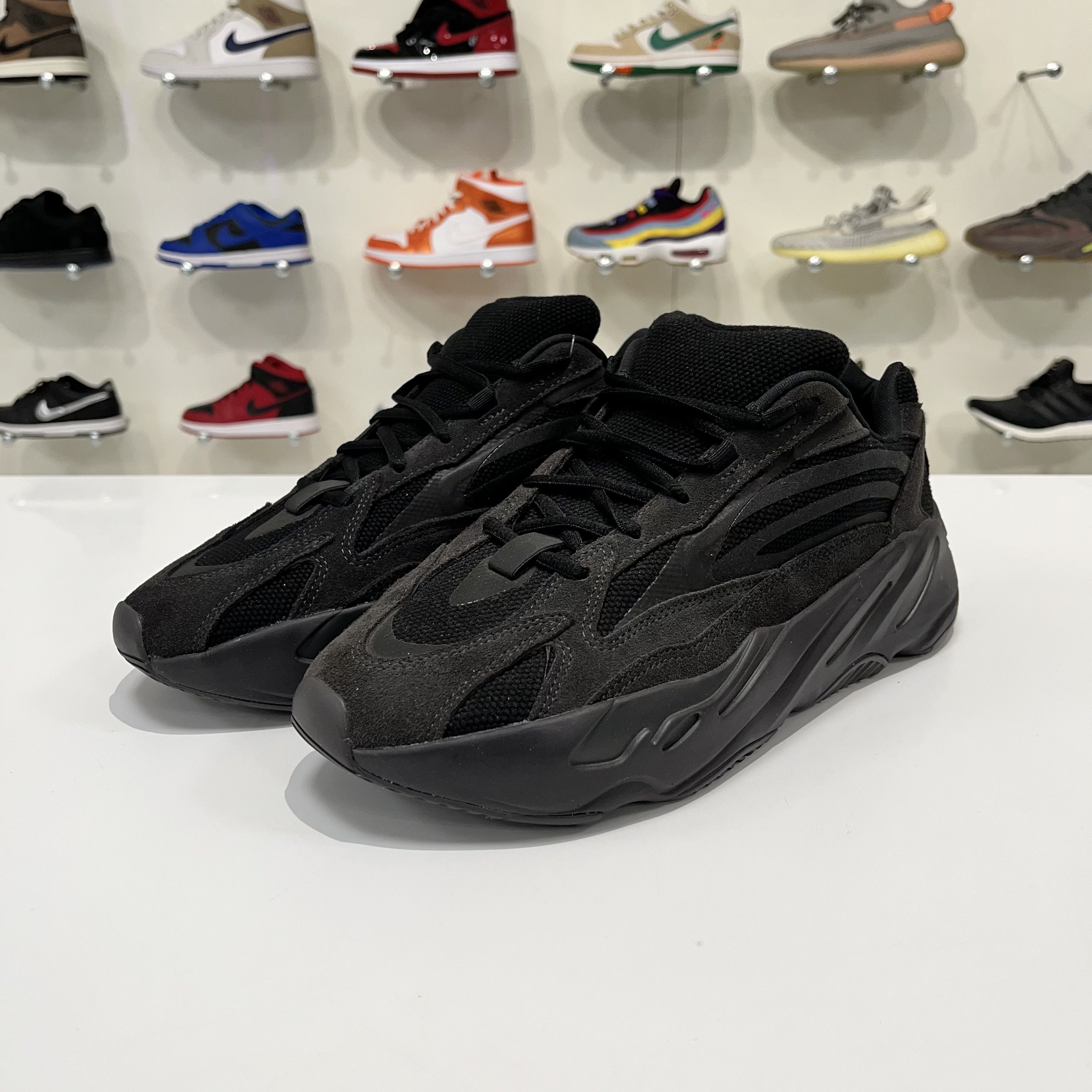 Adidas Adidas Yeezy Boost 700 V2 Vanta Size US 10 / EU 43 - 2 Thumbnail