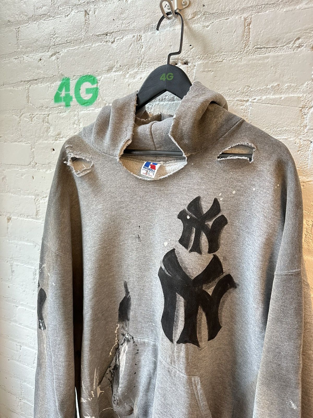 New York Yankees × Vintage VINTAGE RUSSELL XXL NY YANKEES THRASHED HOODIE Size US XXL / EU 58 / 5 - 2 Thumbnail