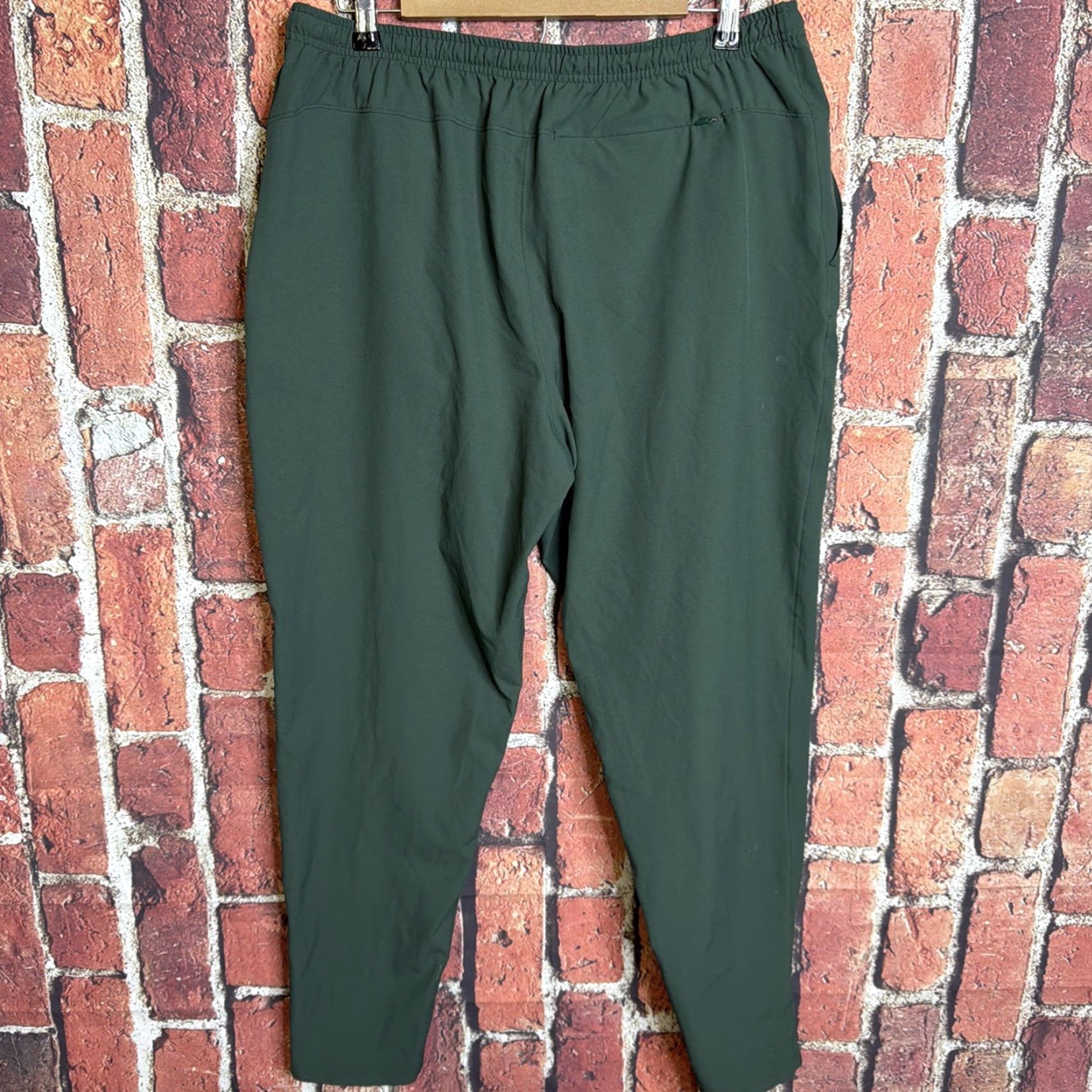 Outdoor Voices EUC Outdoor Voices RecTrek Pant Jogger XL Olive Green Mens Activewear Pants Stretch Pockets Elastic Waist Adjustable Waist Bar: N/A Size US 36 / EU 52 - 3 Thumbnail