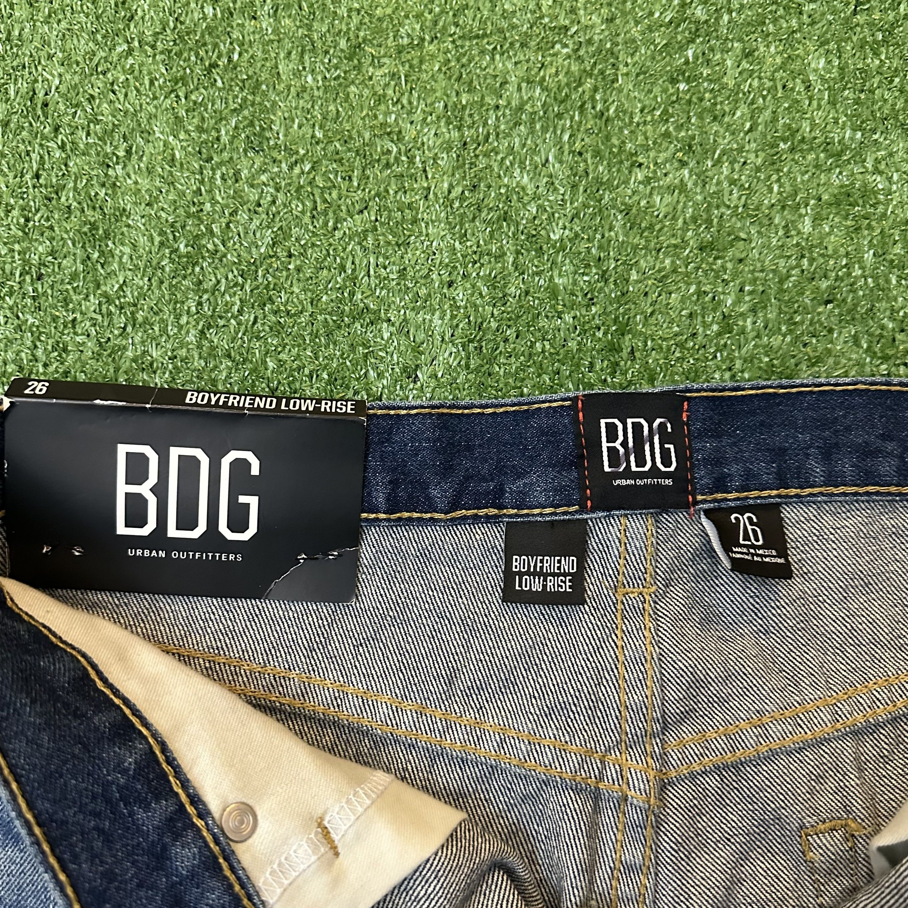 Bdg NWT Women's Boyfriend Low-Rise BDG Jean Shorts Size 33" - 5 Thumbnail