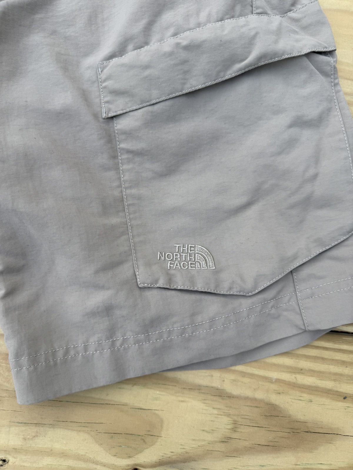 The North Face The North Face Khaki Shorts Size US 32 / EU 48 - 3 Thumbnail